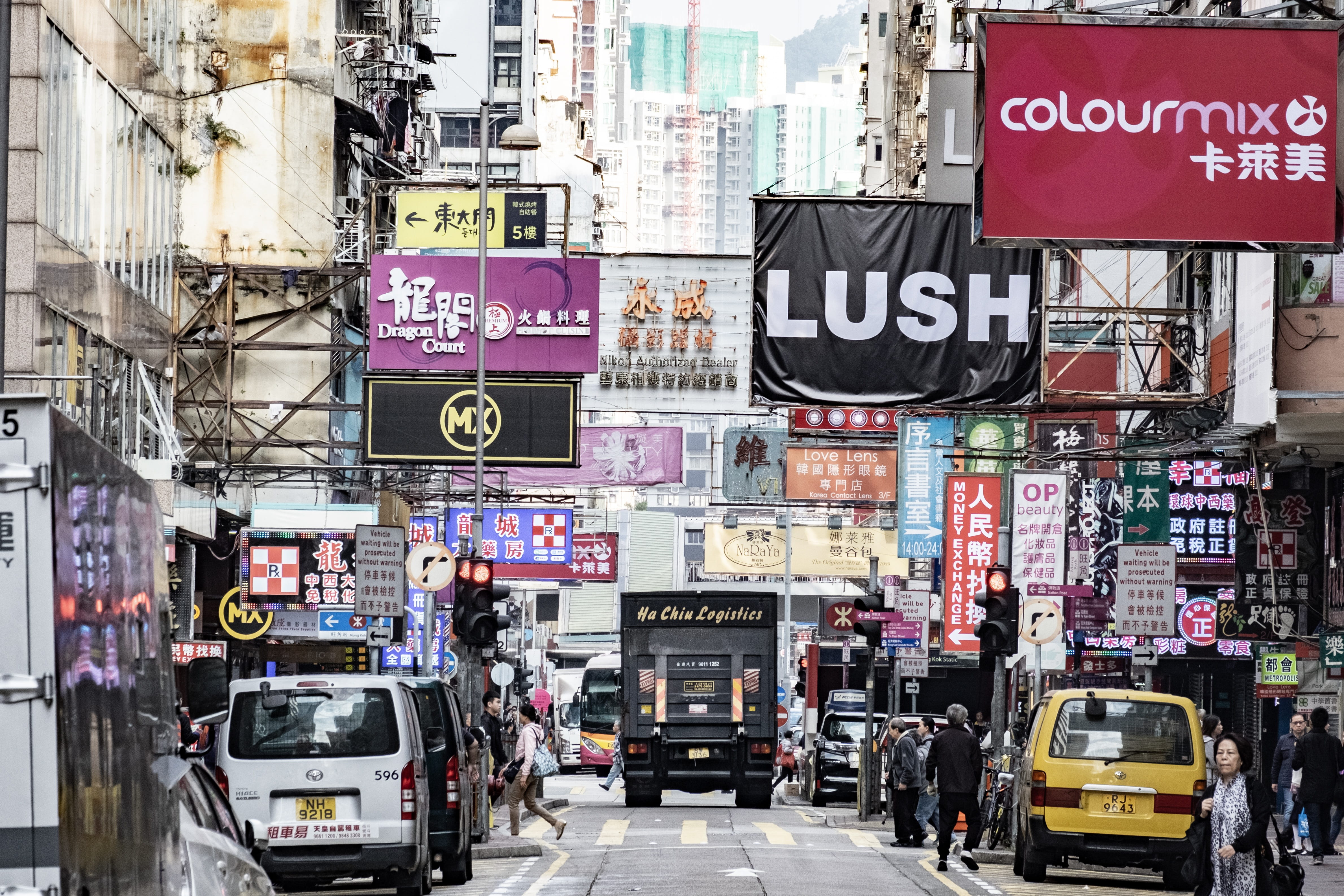 building exterior, city, advertisement, sign, modern, built structure, city street, crowd, real people, transportation, billboard, landscape, city life, HD Wallpaper