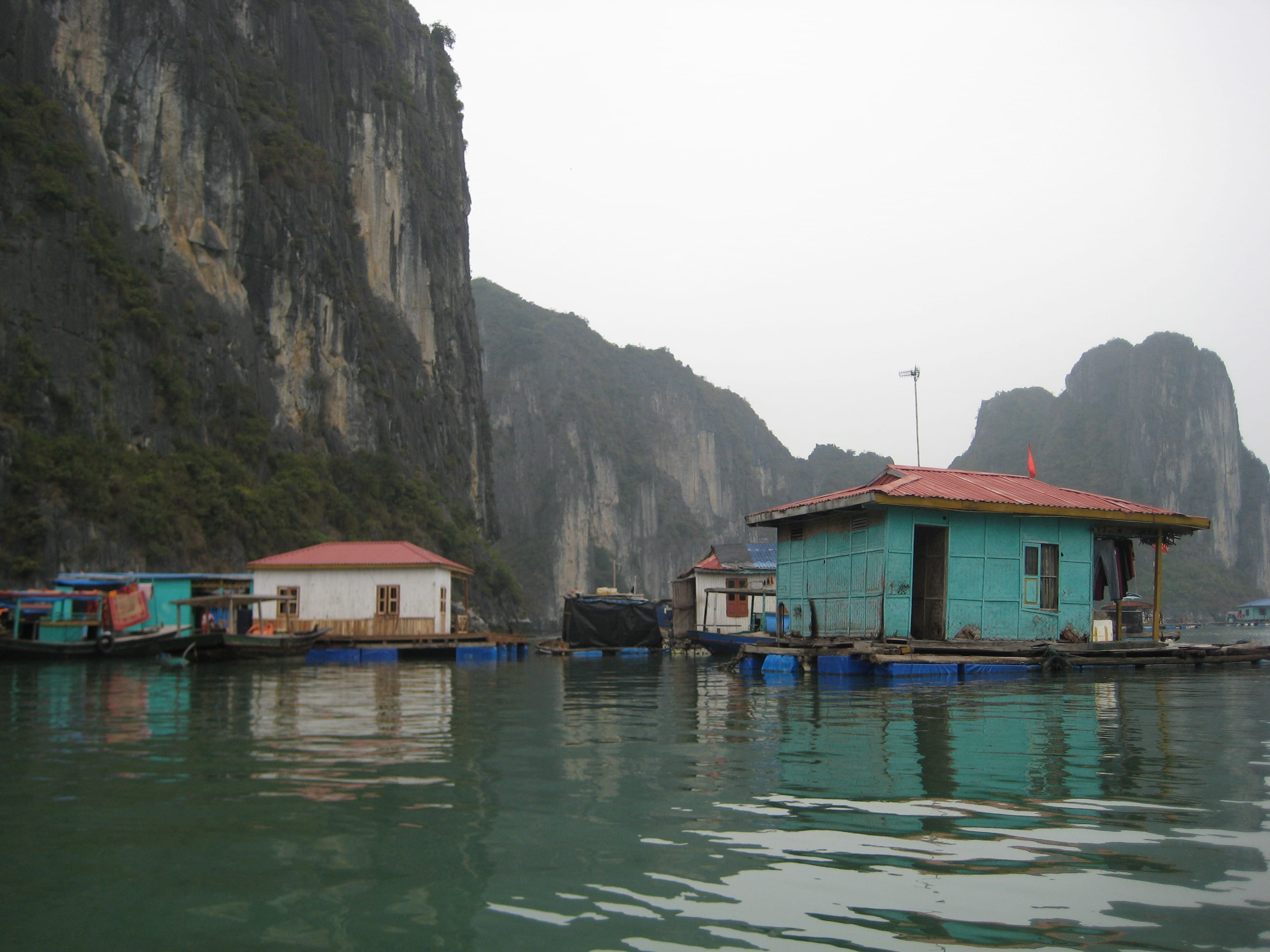 architecture design, nautical vessel, 2K, residence, halong, dwelling, floating, fishing village, mountains, no people, structure, reflection, water, residential, HD Wallpaper
