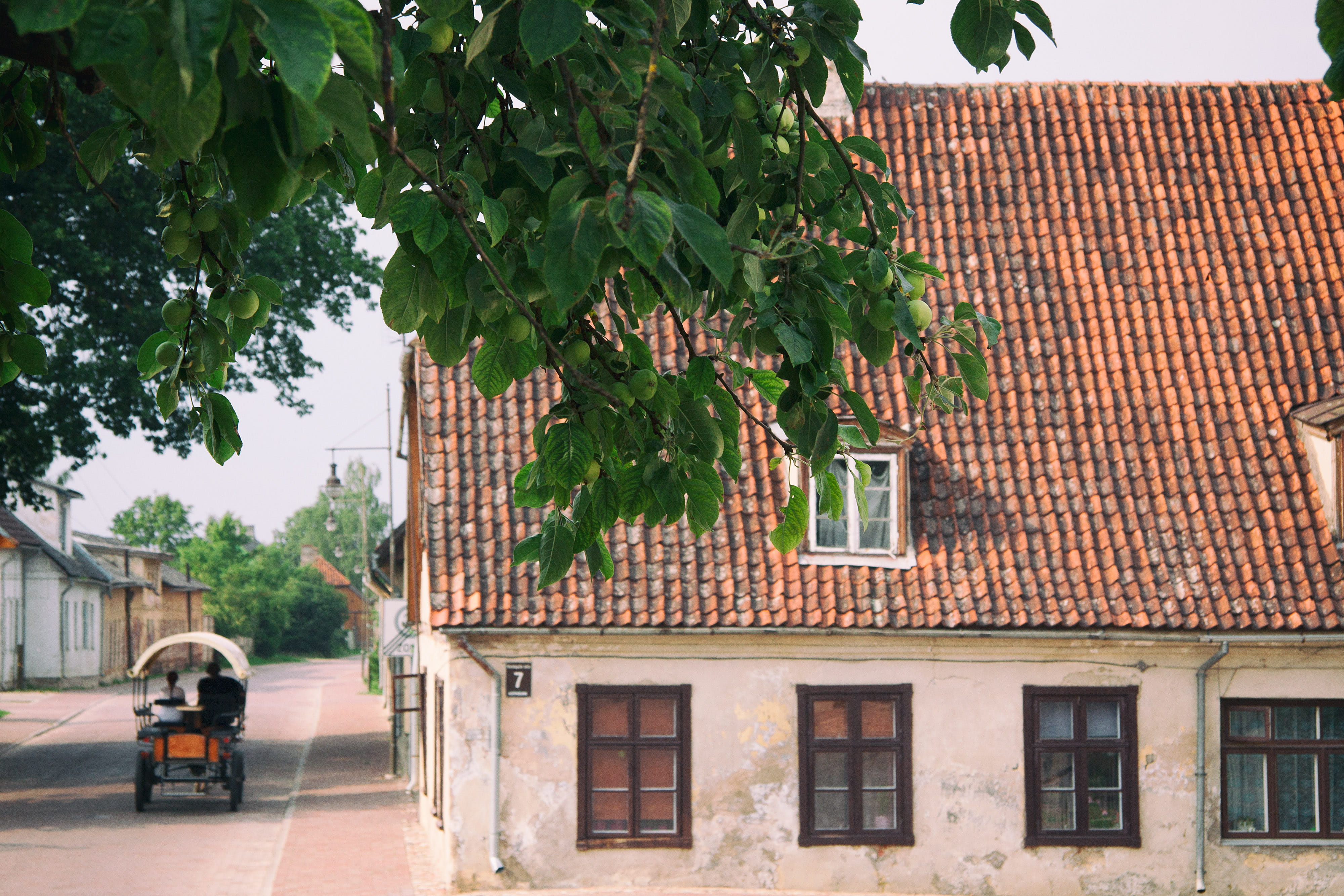 roof tile, 4K, house, mansard, cockloft, wall, mode of transportation, latvia, green color, street, housetop, europe, cityscape, outdoors, tile, brick, HD Wallpaper
