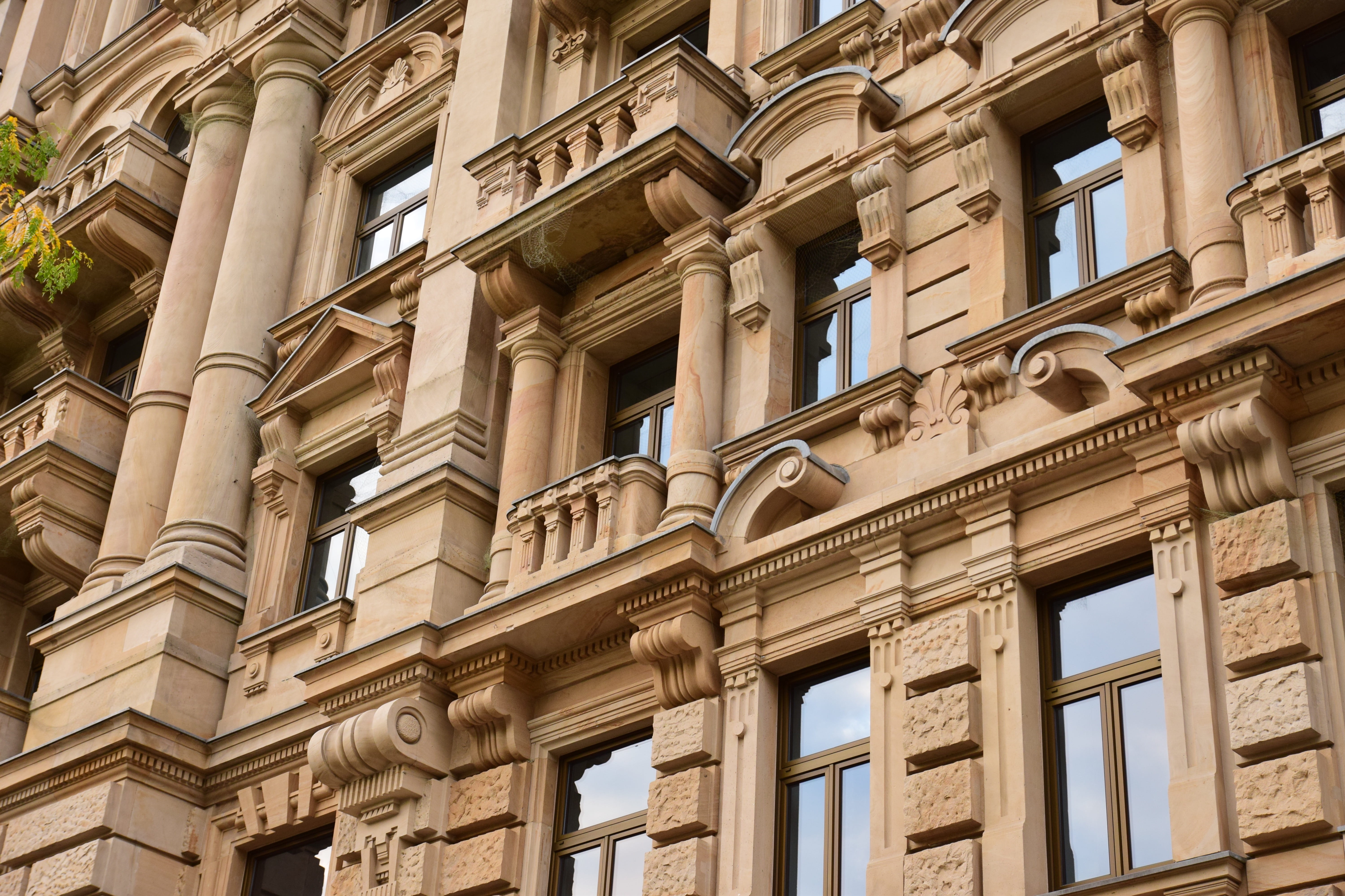 brown, structure, window, day, building exterior, painted, built structure, low angle view, angle, pattern, hotel, outdoors, balcony, architectural column, HD Wallpaper