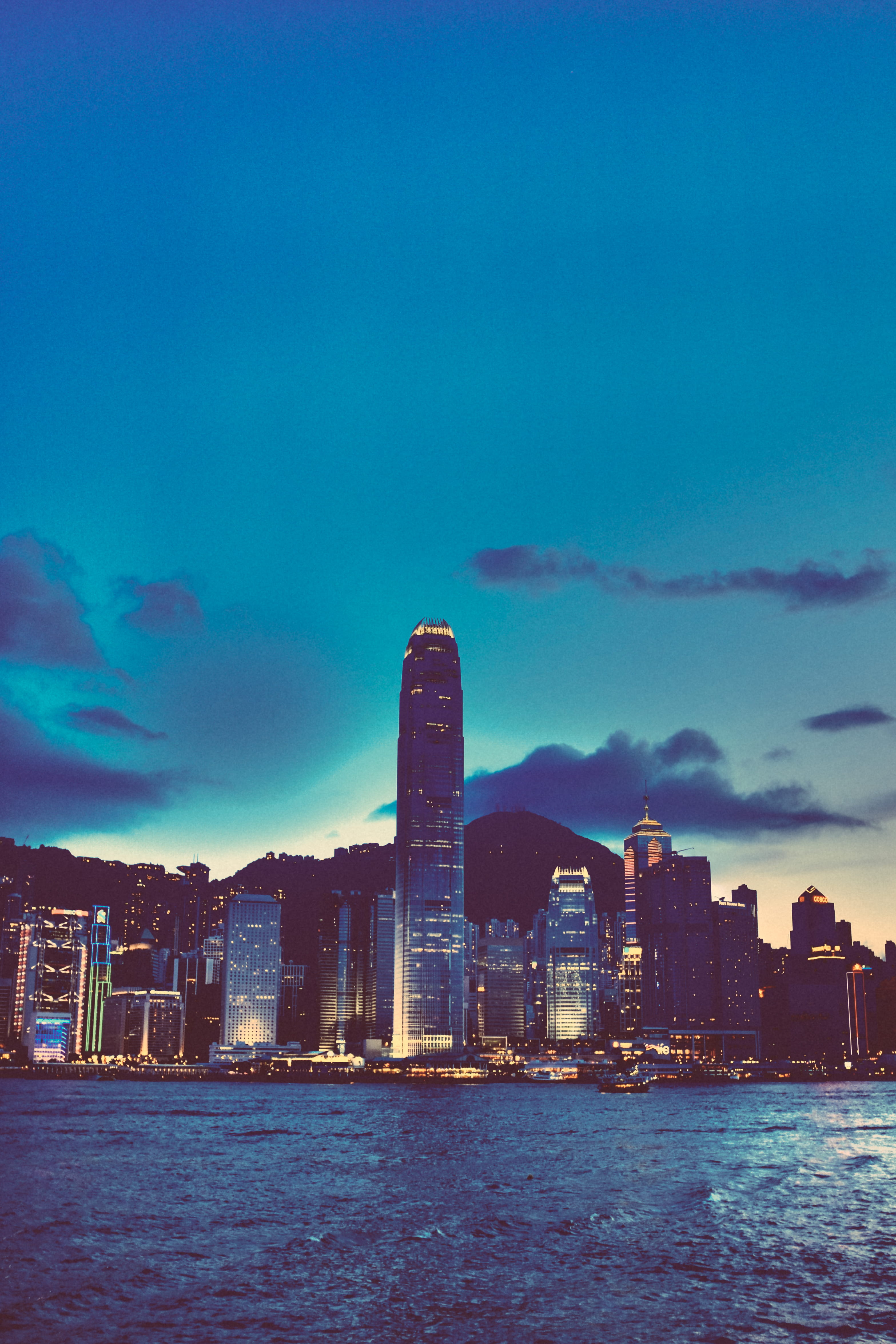 urban skyline, cityscape, 4K, sky, waterfront, hongkong, building exterior, no people, cloud - sky, skyscraper, modern, hong kong island, office building exterior, Phone HD Wallpaper