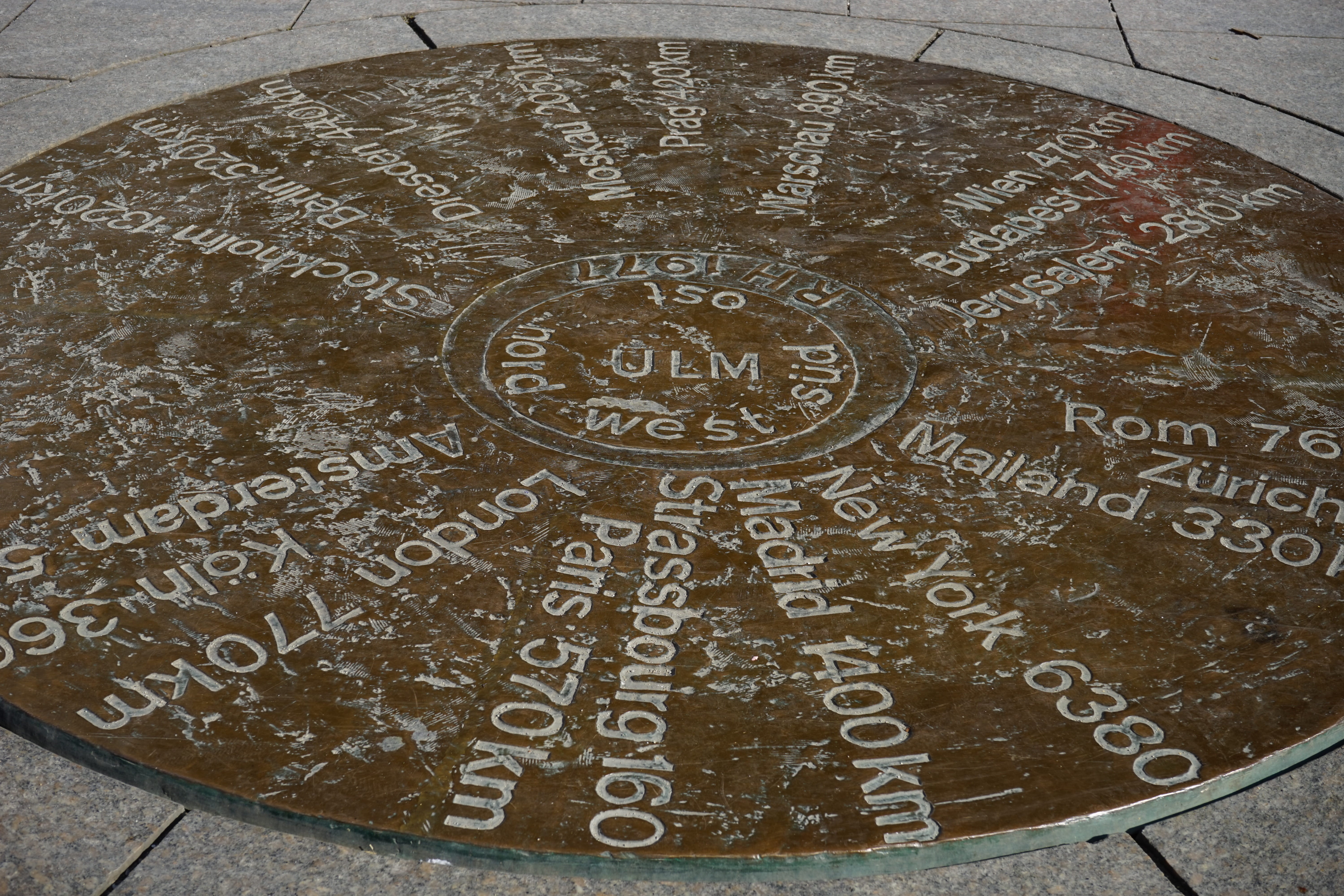 capital letter, 5K, points of the compass, Copper, pattern, craft, geometric shape, ornate, Cities, sign, close-up, western script, Distances, cathedral square, HD Wallpaper