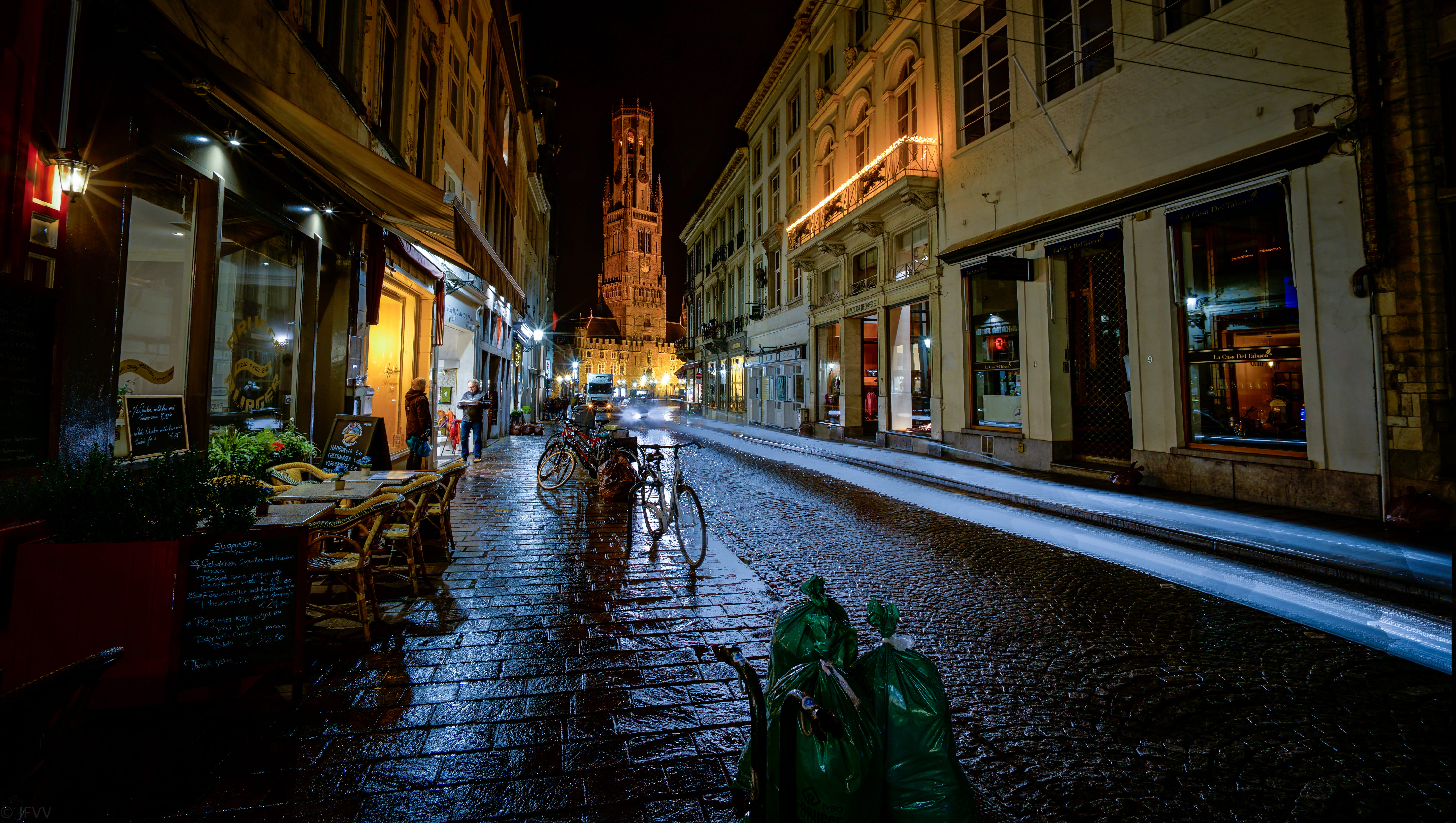 the way forward, cobblestone, wet, alleyway, incidental people, cafe, built structure, alley, city, town, architecture, road, nature, diminishing perspective, HD Wallpaper