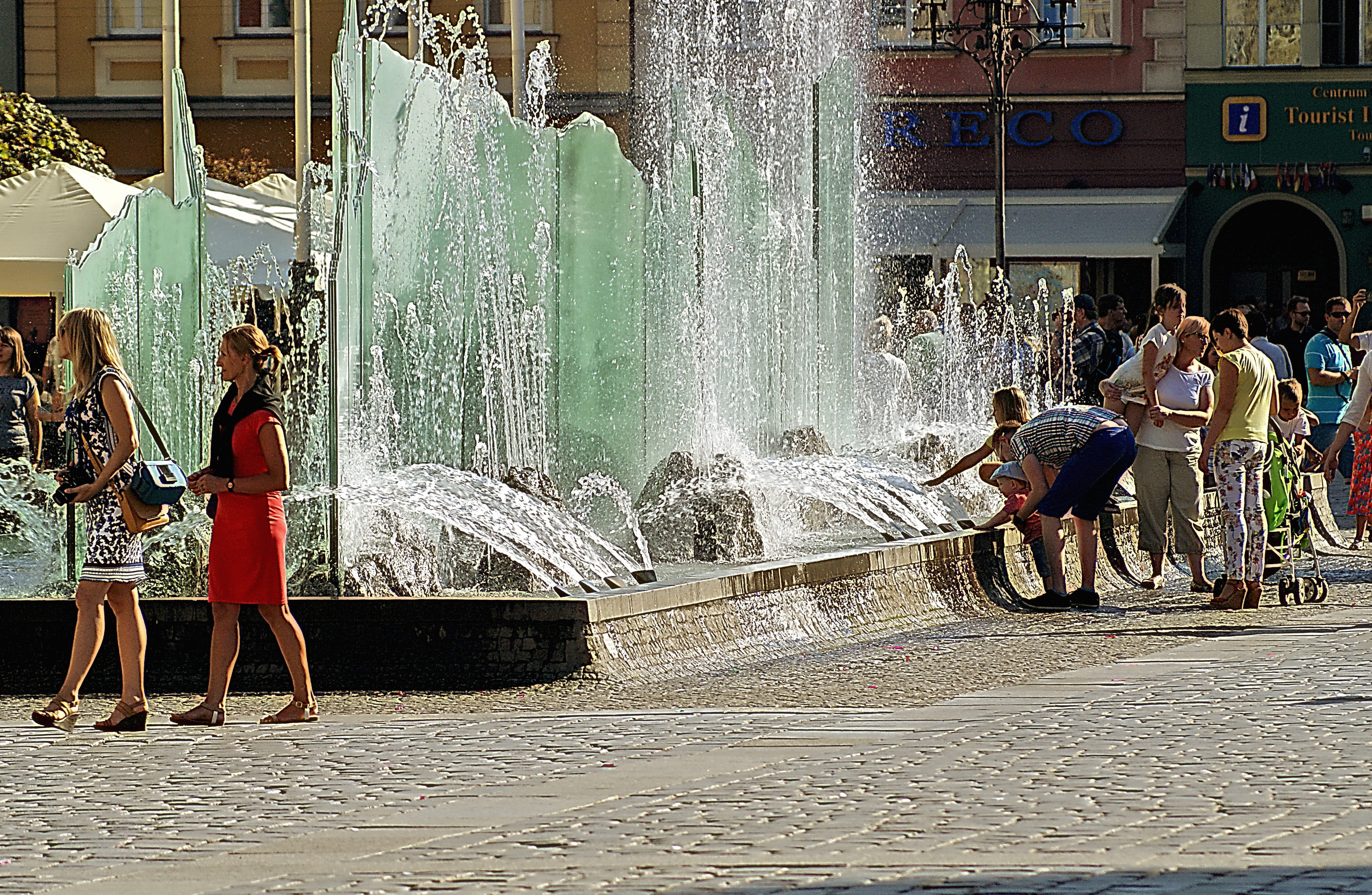 leisure activity, men, built structure, wet, pavers, fountain, city, spraying, sculpture, wrocław, motion, architecture, real people, water splashes, the old town, HD Wallpaper