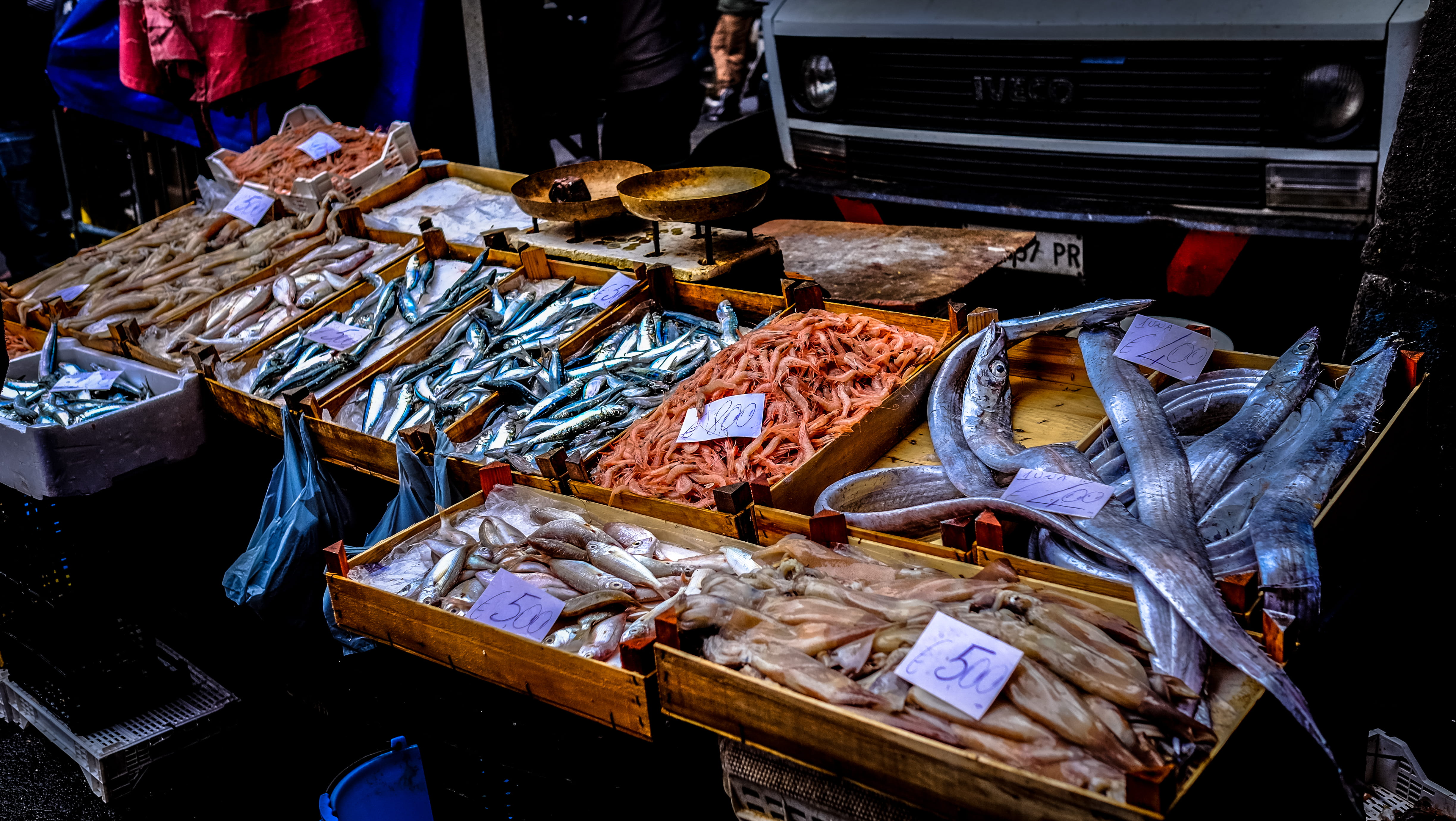 fish market, consumerism, street, large group of objects, fishing industry, fish, retail, business, high angle view, freshness, food and drink, street market, HD Wallpaper