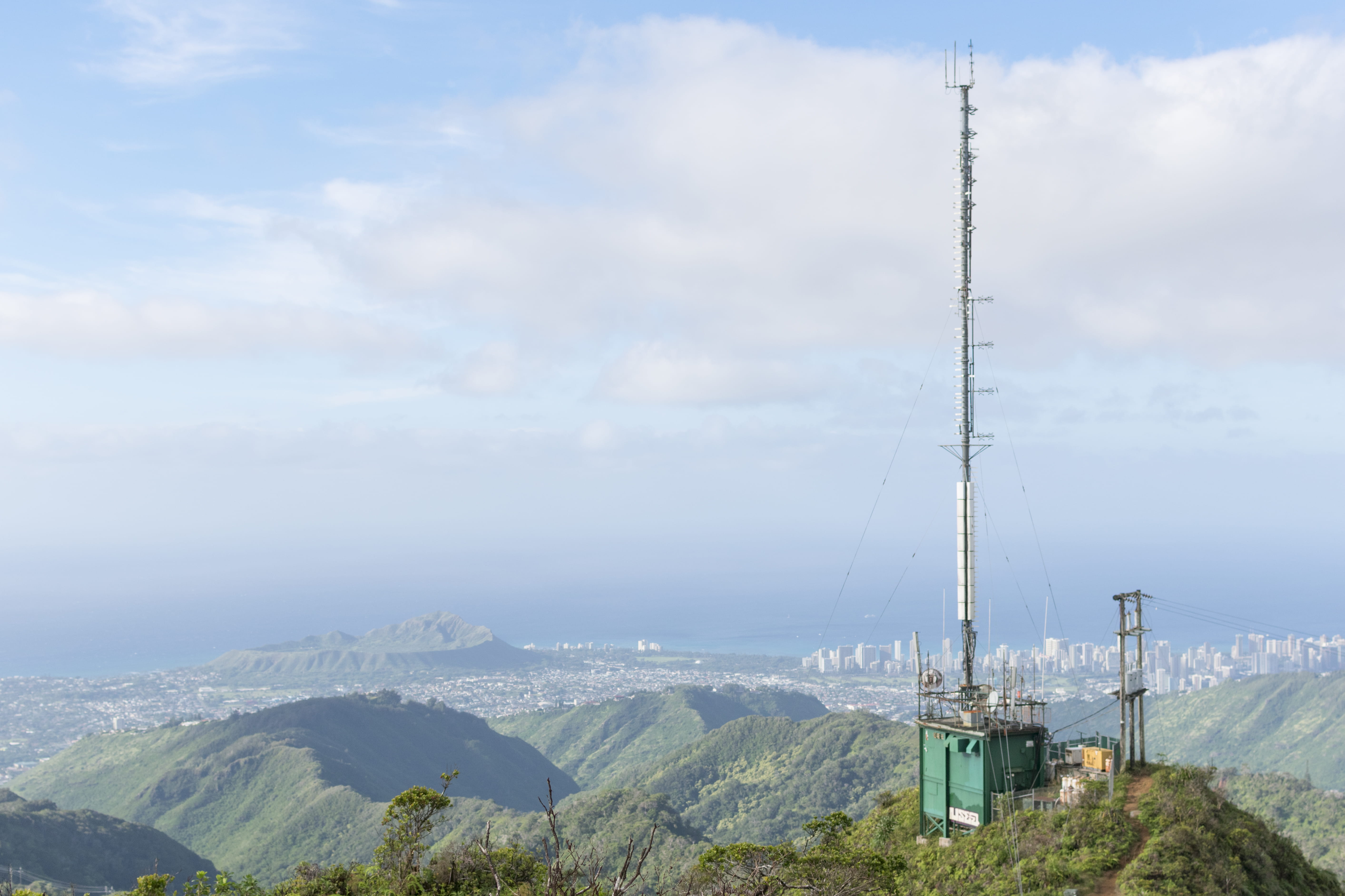 non-urban scene, wiliwilinui, cloud, architecture, global communications, hills, waikiki, tower, nature, wilderness, diamond head, mountains, station, land, HD Wallpaper