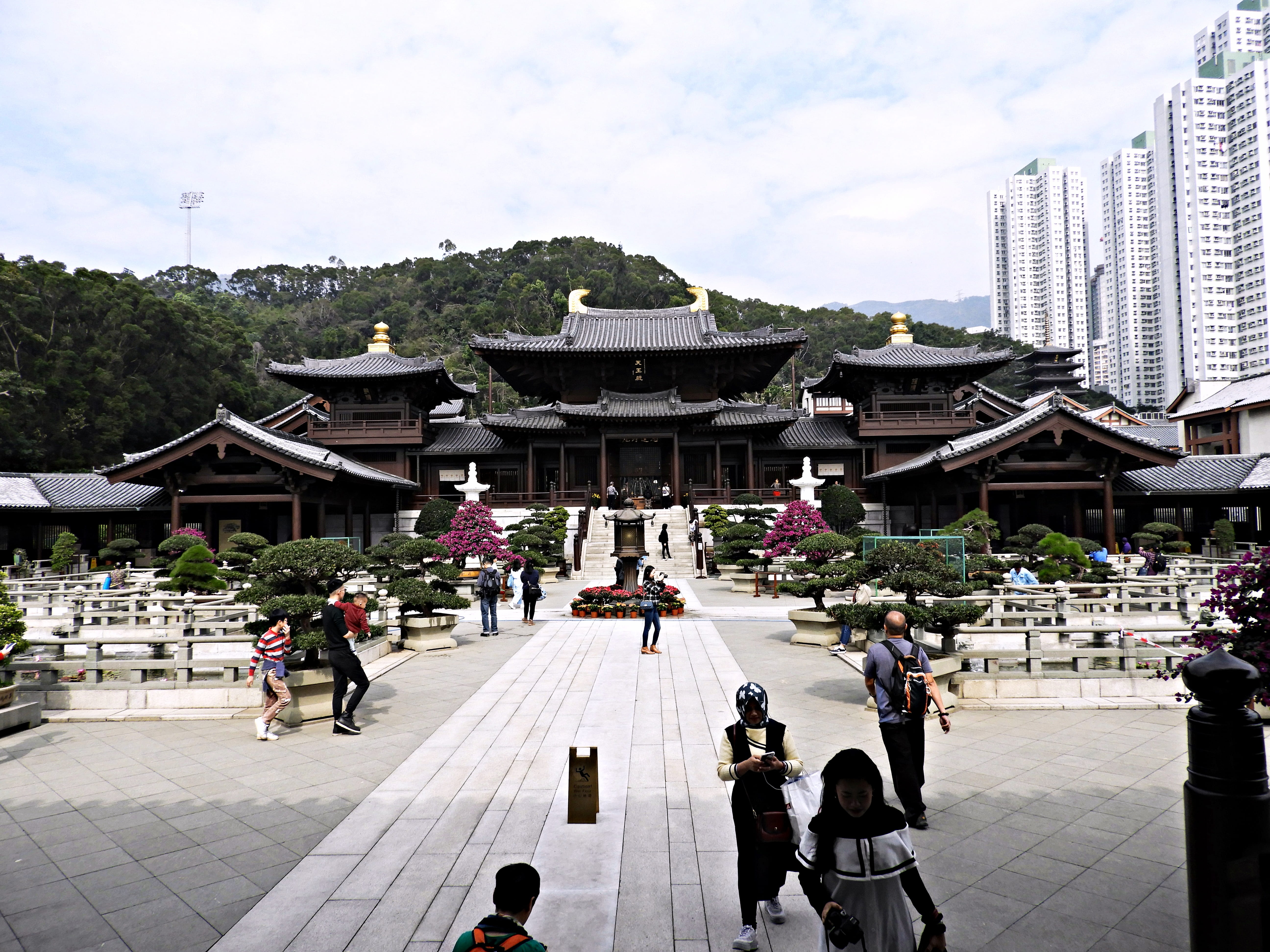 spirituality, downtown, adult, religion, belief, nan lian garden, built structure, chi lin nunnery, shrine, person, men, city, hong kong, large group of people, HD Wallpaper