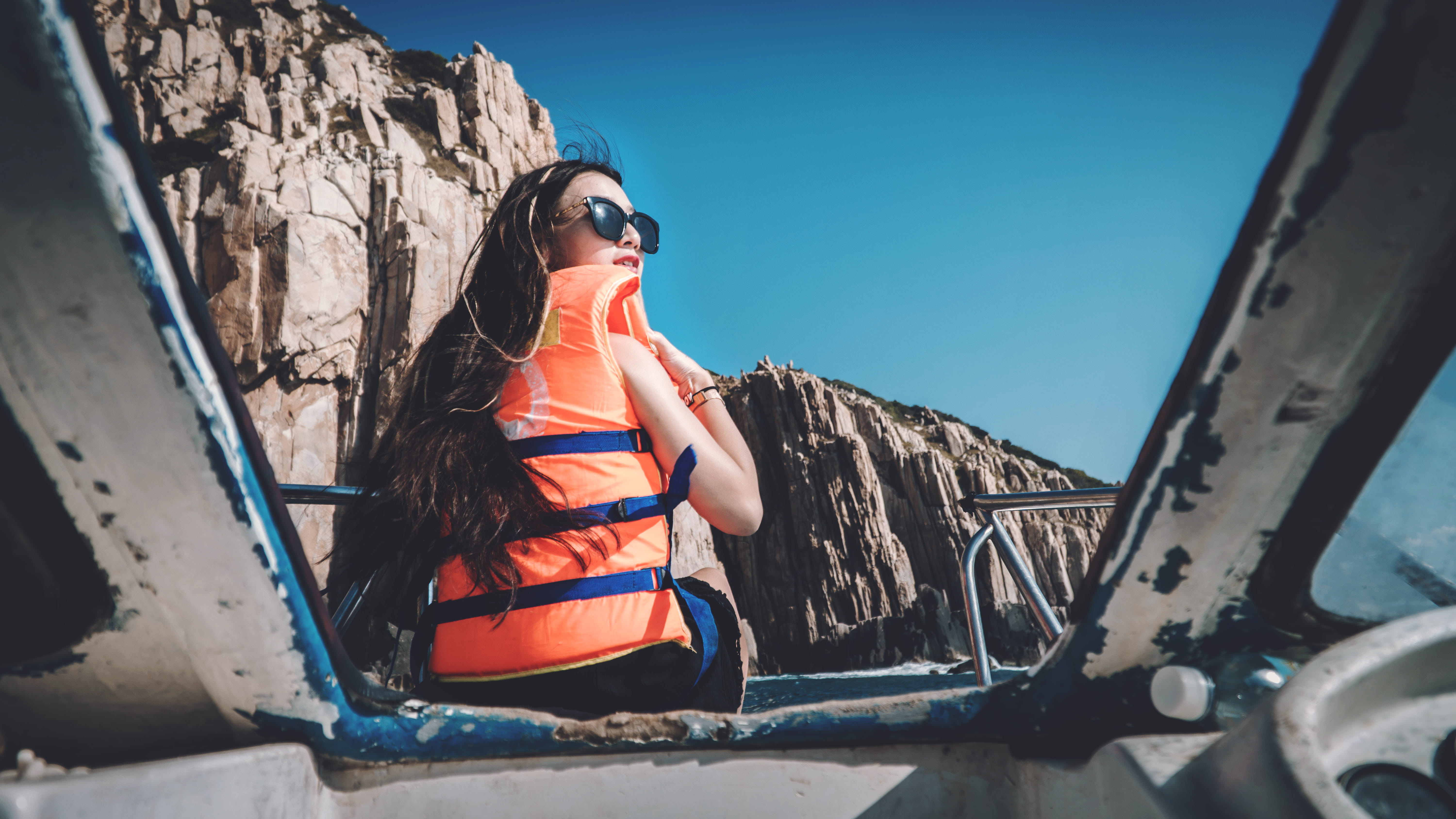 boar trip, sea trip, 5K, sunglasses, boat deck, blue, brown, looking out, binh hung island pier, island hopping, one person, ocean, travel, outdoors, facing, HD Wallpaper