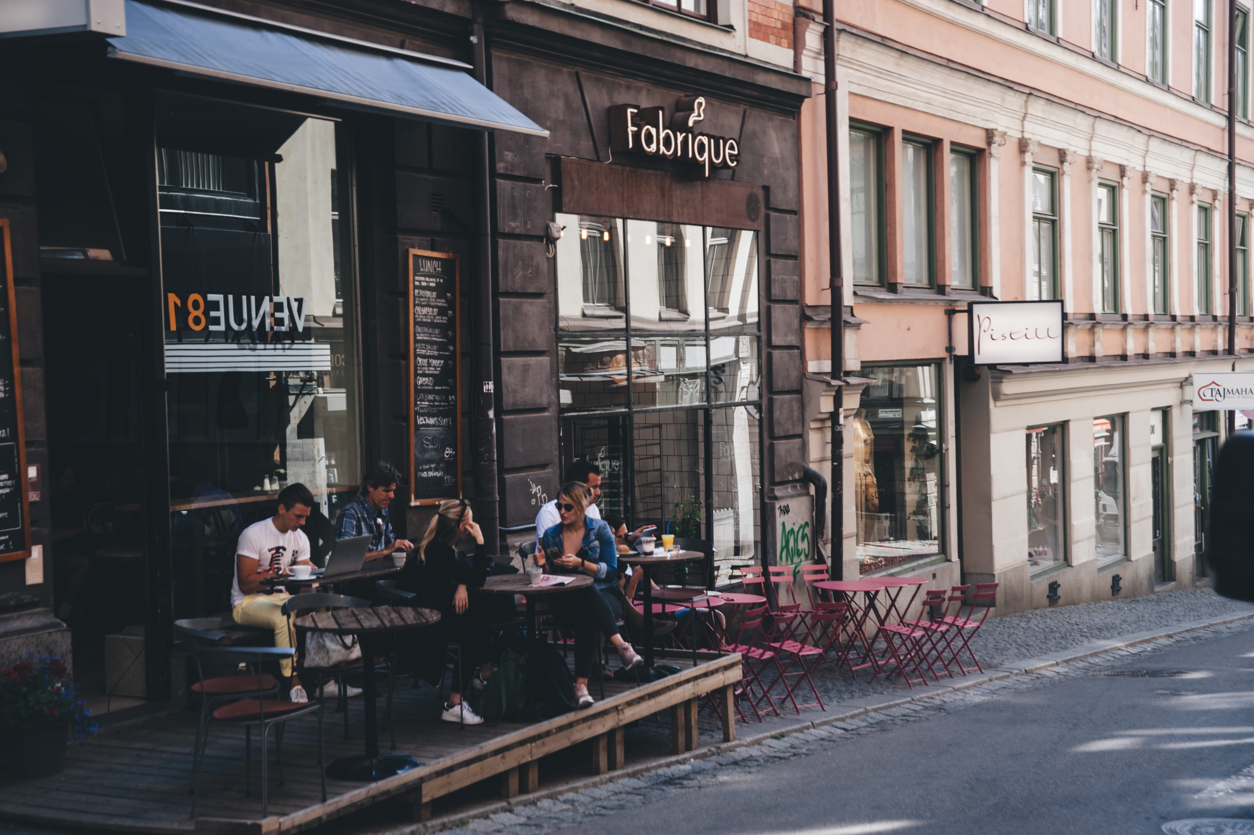 seat, building, leisure activity, food court, day, group of people, outdoors, people, meal, women, chair, human, street, asphalt, urban, food, restaurant, HD Wallpaper