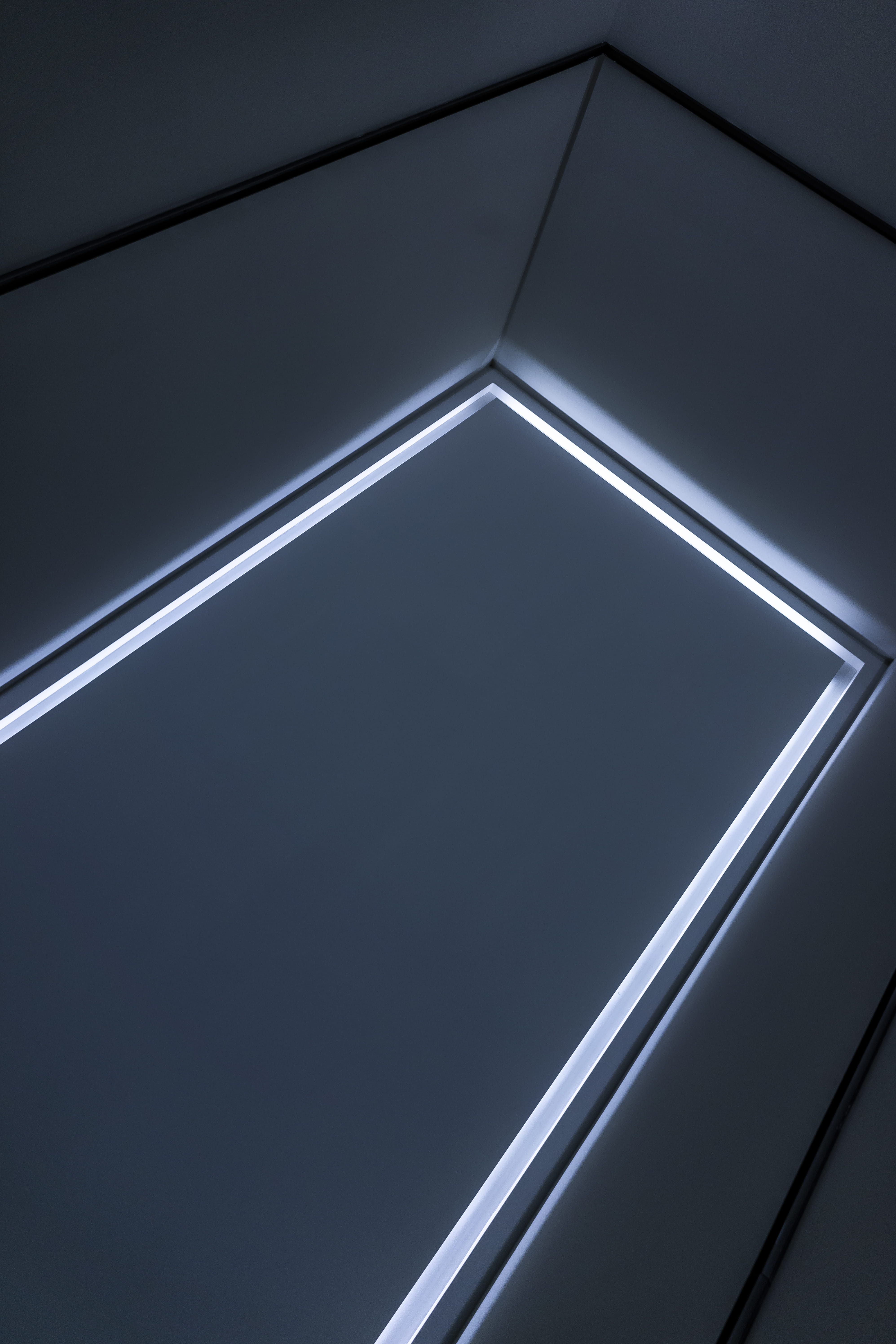 dark, utility pole, close-up, triangle, grille, technology, light fixture, floor, indoors, silver colored, blue, gray, glass, building, black color, modern, Phone HD Wallpaper