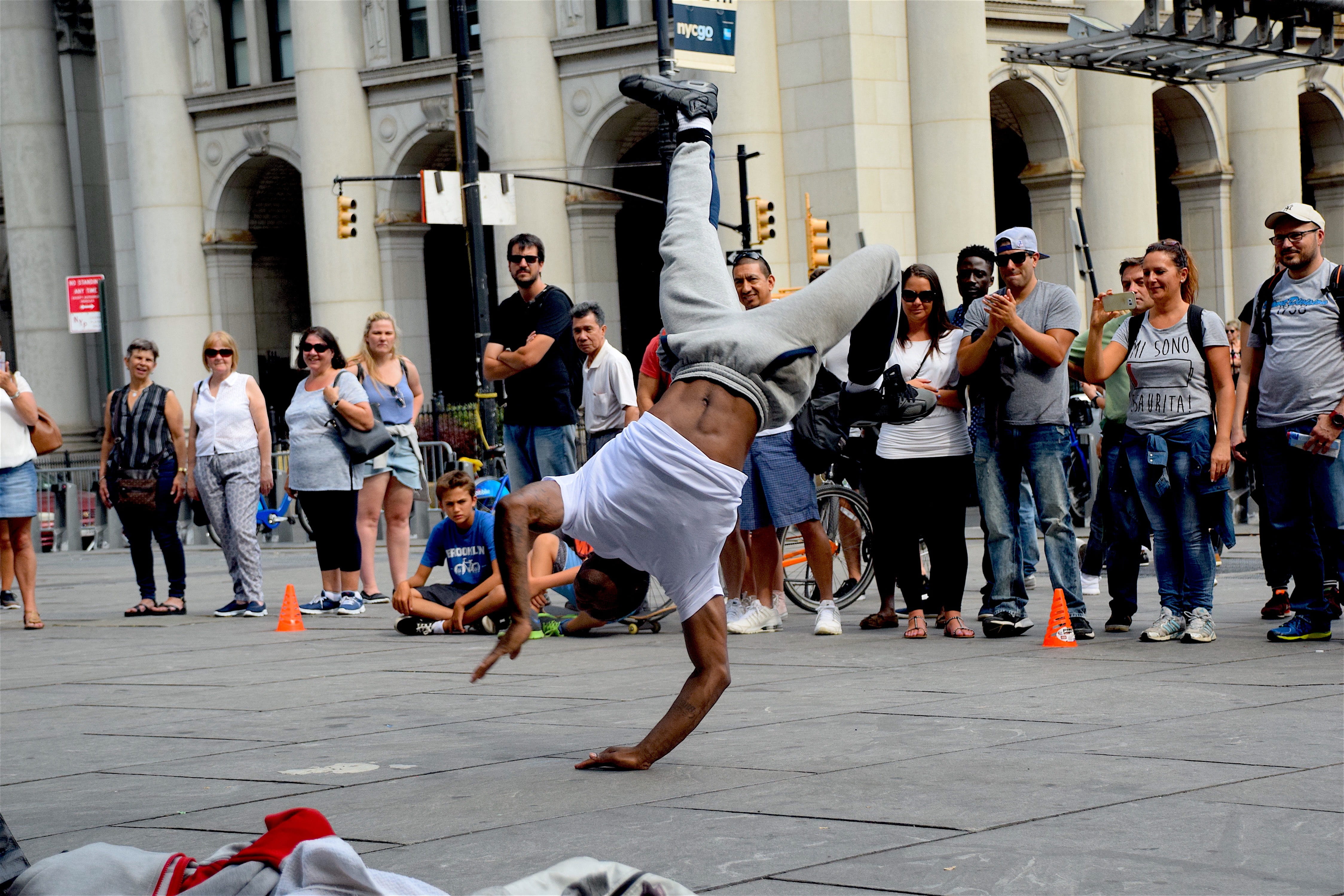 street, full length, architectural column, leisure activity, city life, large group of people, real people, gray, shirt, new, Dancer, outdoors, outdoor, HD Wallpaper