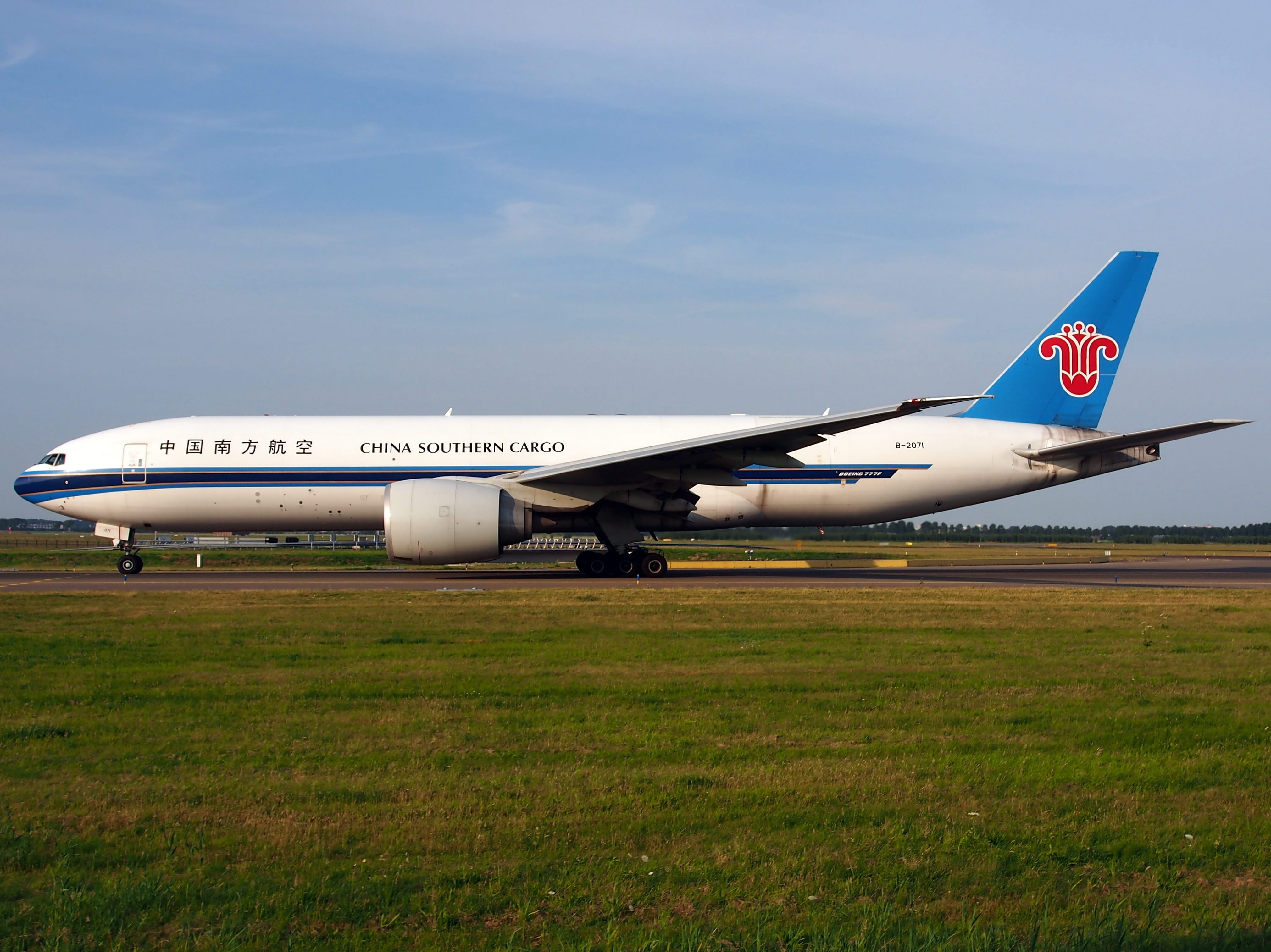 field, air vehicle, environment, flying, travel, airplane, airport runway, taxiing, Boeing 777, no people, aviation, China Southern Airlines, boeing, 4K, HD Wallpaper