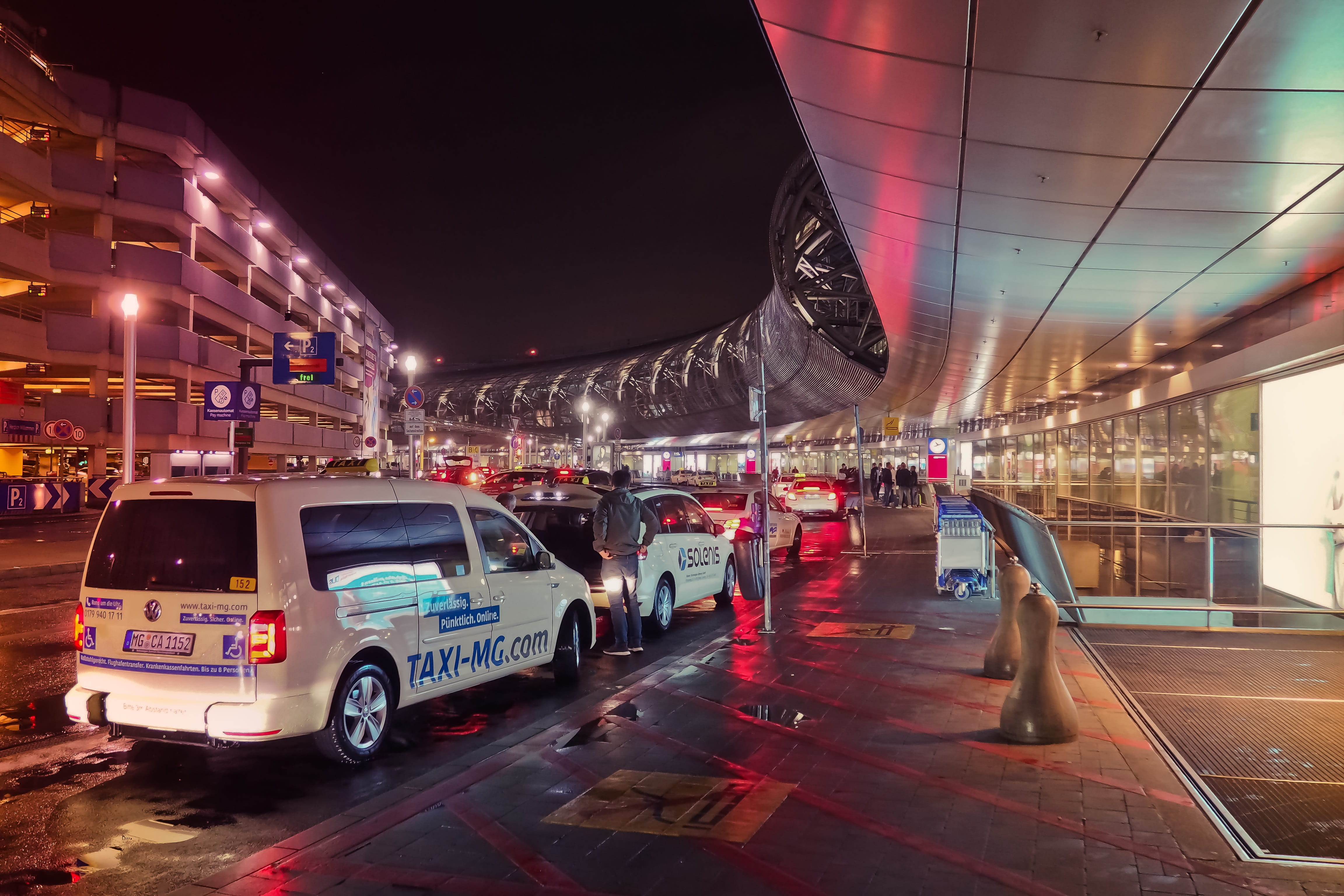 motor vehicle, illuminated, vacations, road, building, taxi, vehicle, public transportation, mode of transportation, pkw, travellers, luggage, night, terminal, HD Wallpaper