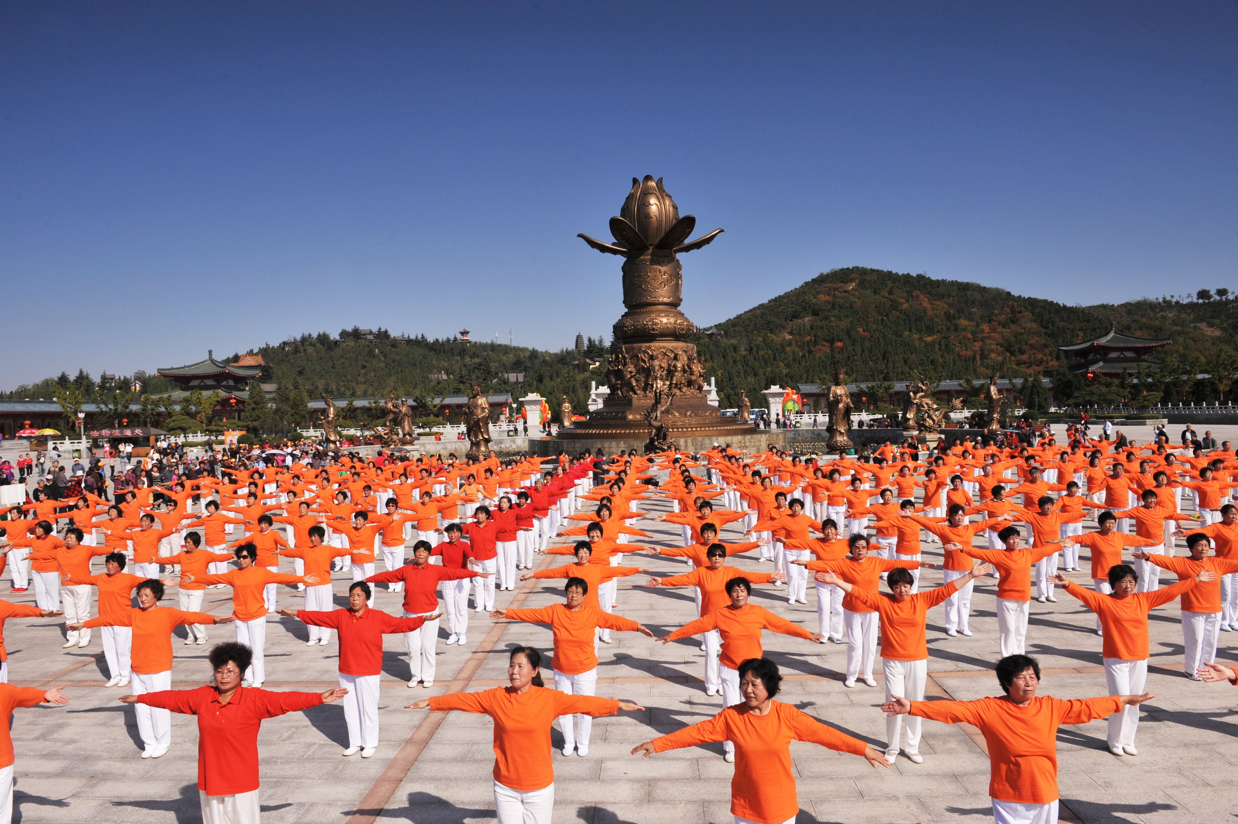 mountain, sunlight, ceremony, step by step the lotus, celebration, day, orange, architecture, statue, blue sky, building, sculpture, religion, square dancing, HD Wallpaper