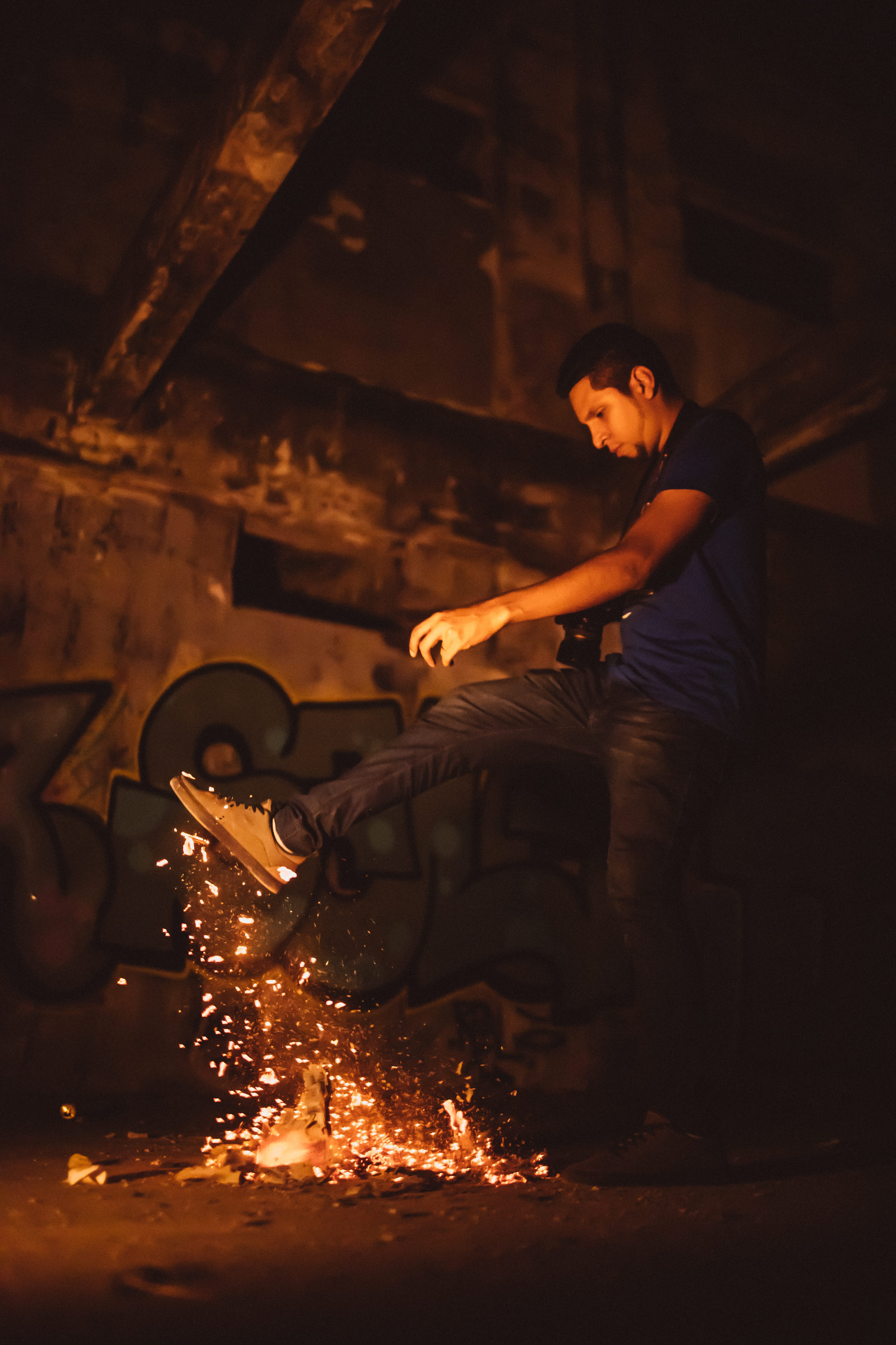 metal industry, photo, low, 5K, standing, adult, fire, man, bonfire, fire - natural phenomenon, indoors, motion, holding, heat - temperature, foundry, Phone HD Wallpaper