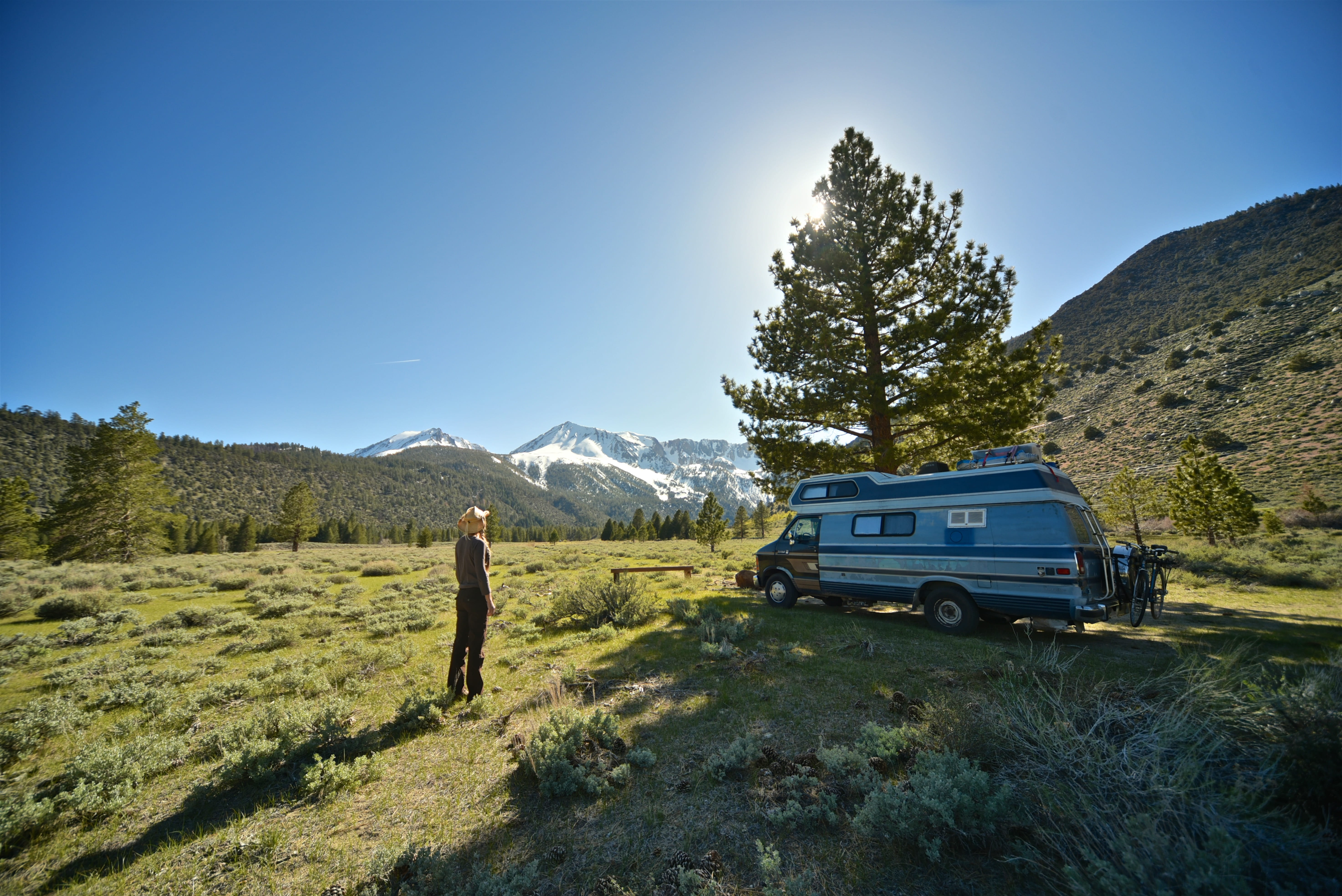 motorhome, adventure, beauty in nature, 5K, landscape, travel, holiday, leisure activity, vehicle, near, tree, adult, woman, motor vehicle, nature, scenics - nature, HD Wallpaper