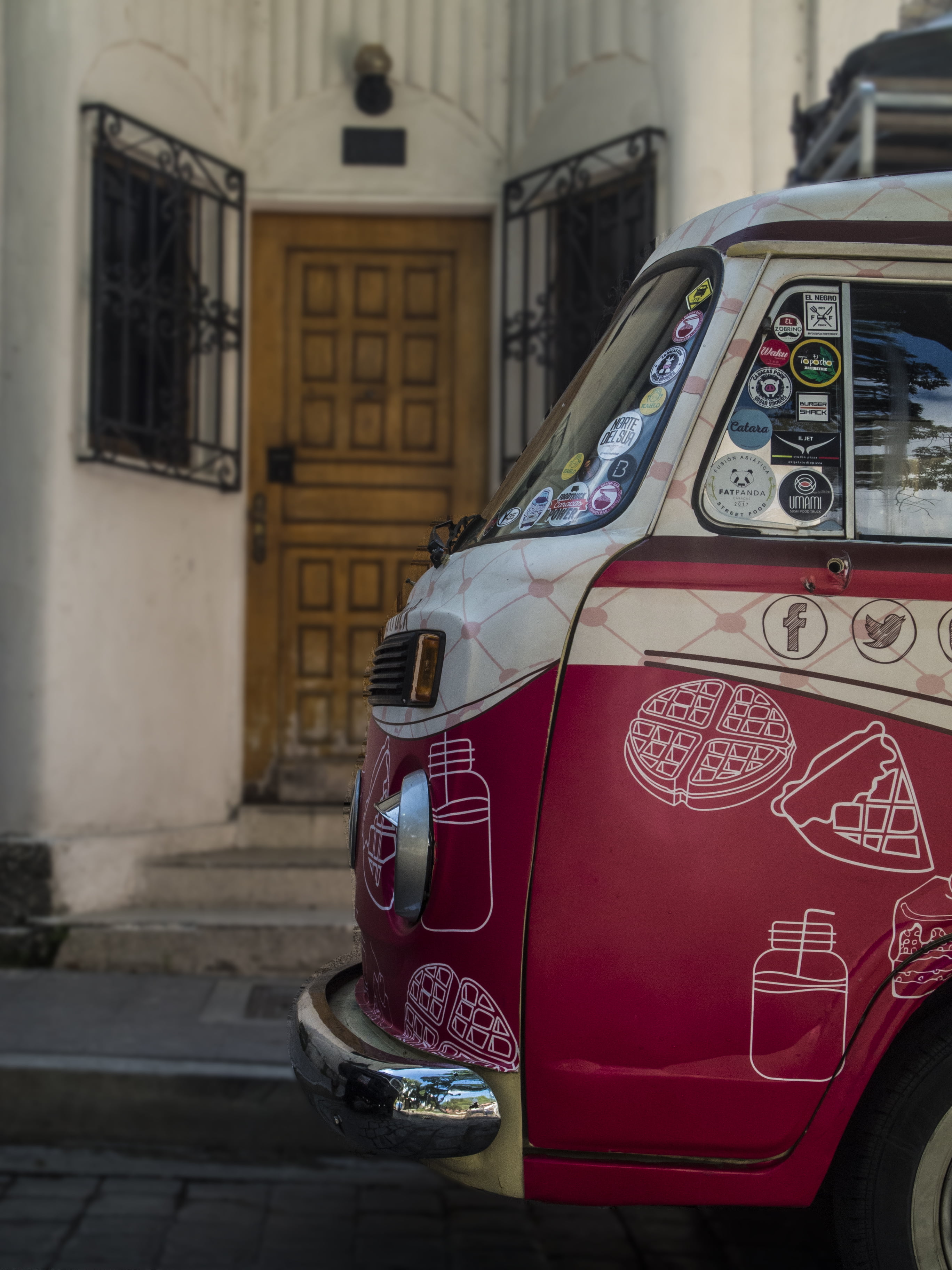 Volkswagen combi, 2K, food truck, Phone HD Wallpaper