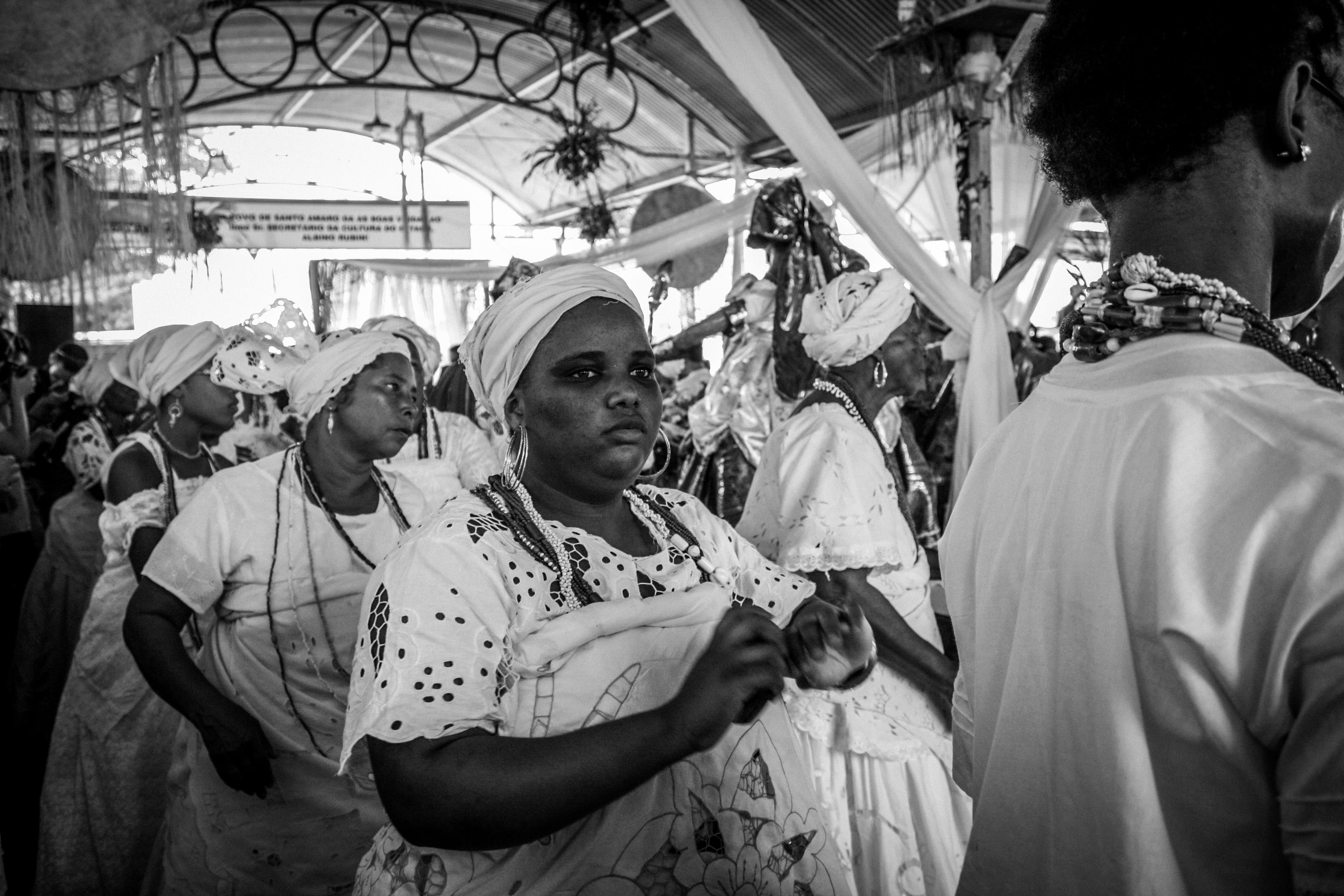 belief, 4K, religion, men, queue, female, clothing, bembé do mercado, blackandwhite, day, women, portrait, group of people, santo amaro, real people, lifestyles, HD Wallpaper