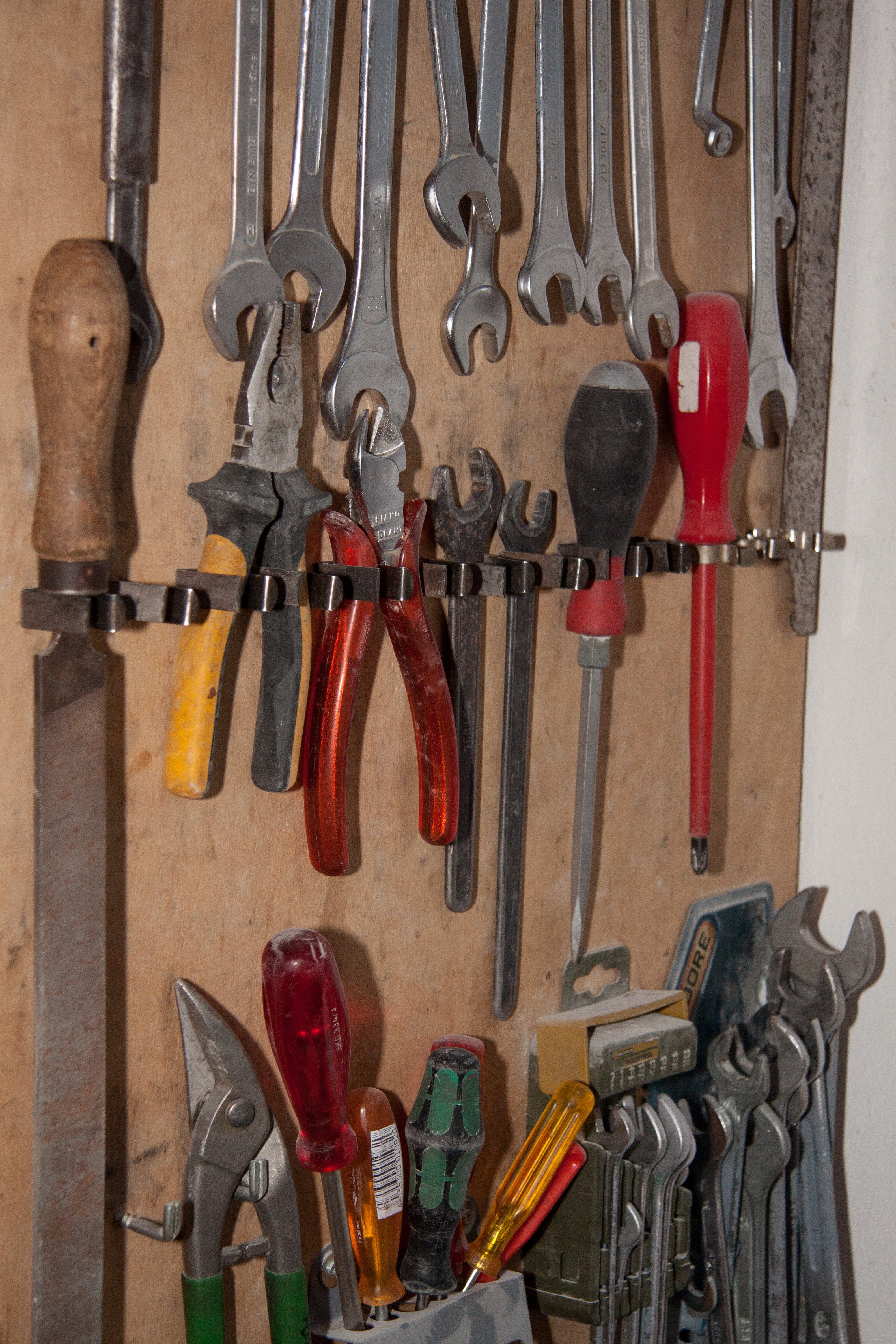 craft, choice, file, hanging, large group of objects, variation, repairing, metal, storage, graver, 4K, wrench, tool wall, workshop, close-up, wood - Material, Phone HD Wallpaper