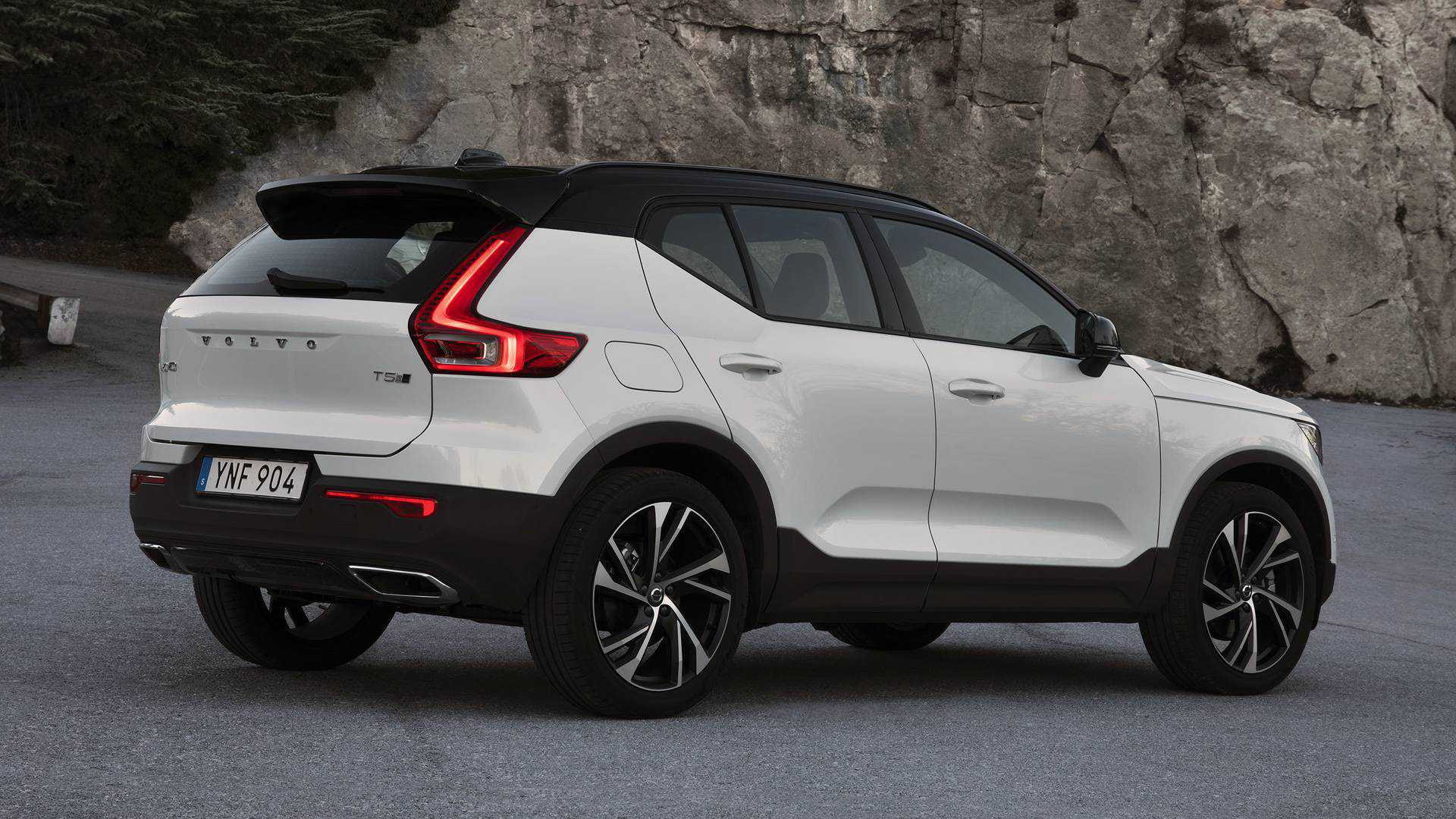 transportation, 2019, red, xc40, city, 1080P, mountain, volvo, outdoors, architecture, motor vehicle, wheel, road, day, personal land vehicle, mode of transportation, HD Wallpaper