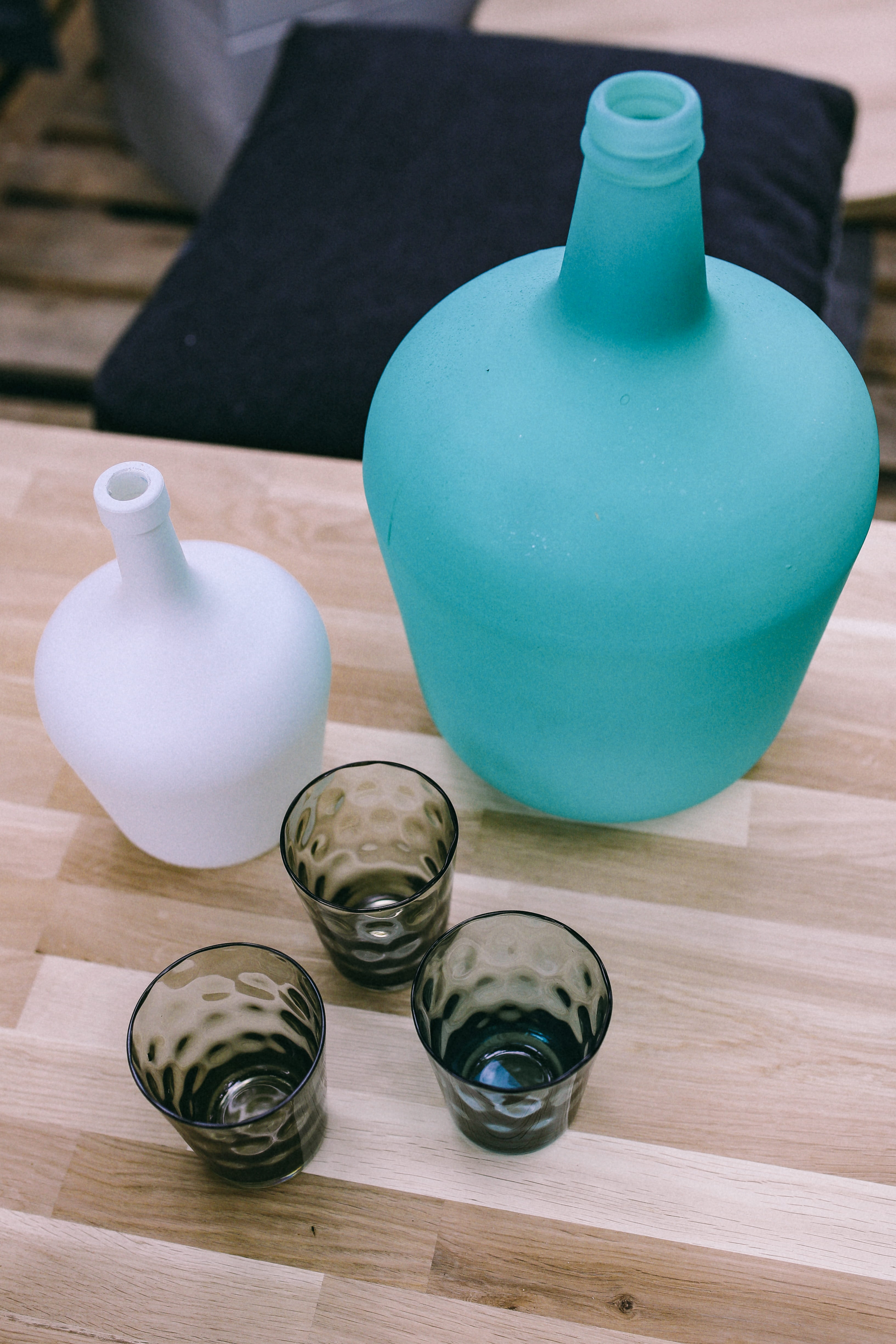 drink, table, focus on foreground, home accessories, 4K, home interior, decorations, close-up, flooring, crockery, nordic, teapot, group of objects, decor, Phone HD Wallpaper