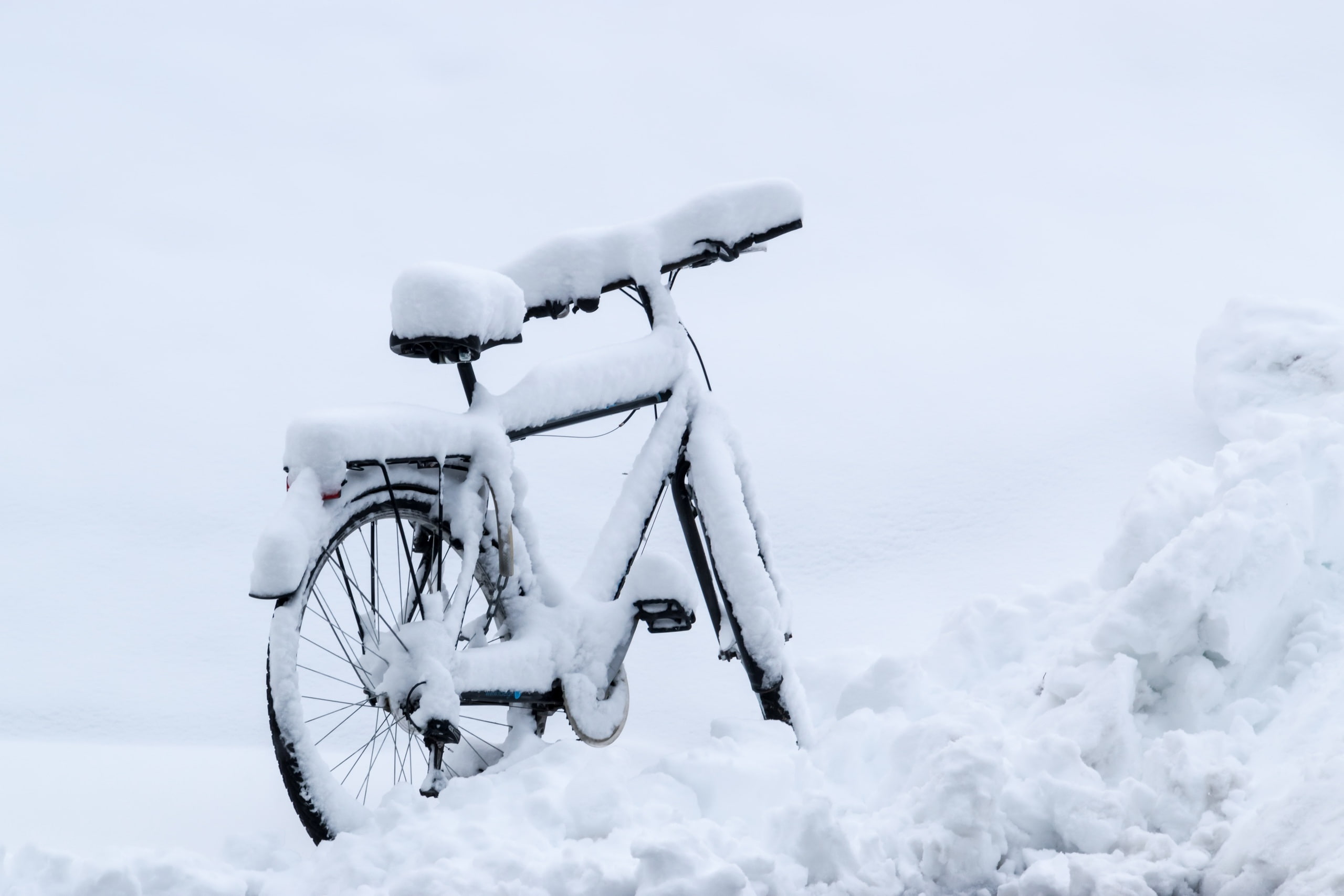 cold temperature, snow, deep snow, mode of transportation, field, beauty in nature, 2K, winter, frozen, bicycle, wheel, no people, stationary, land vehicle, HD Wallpaper