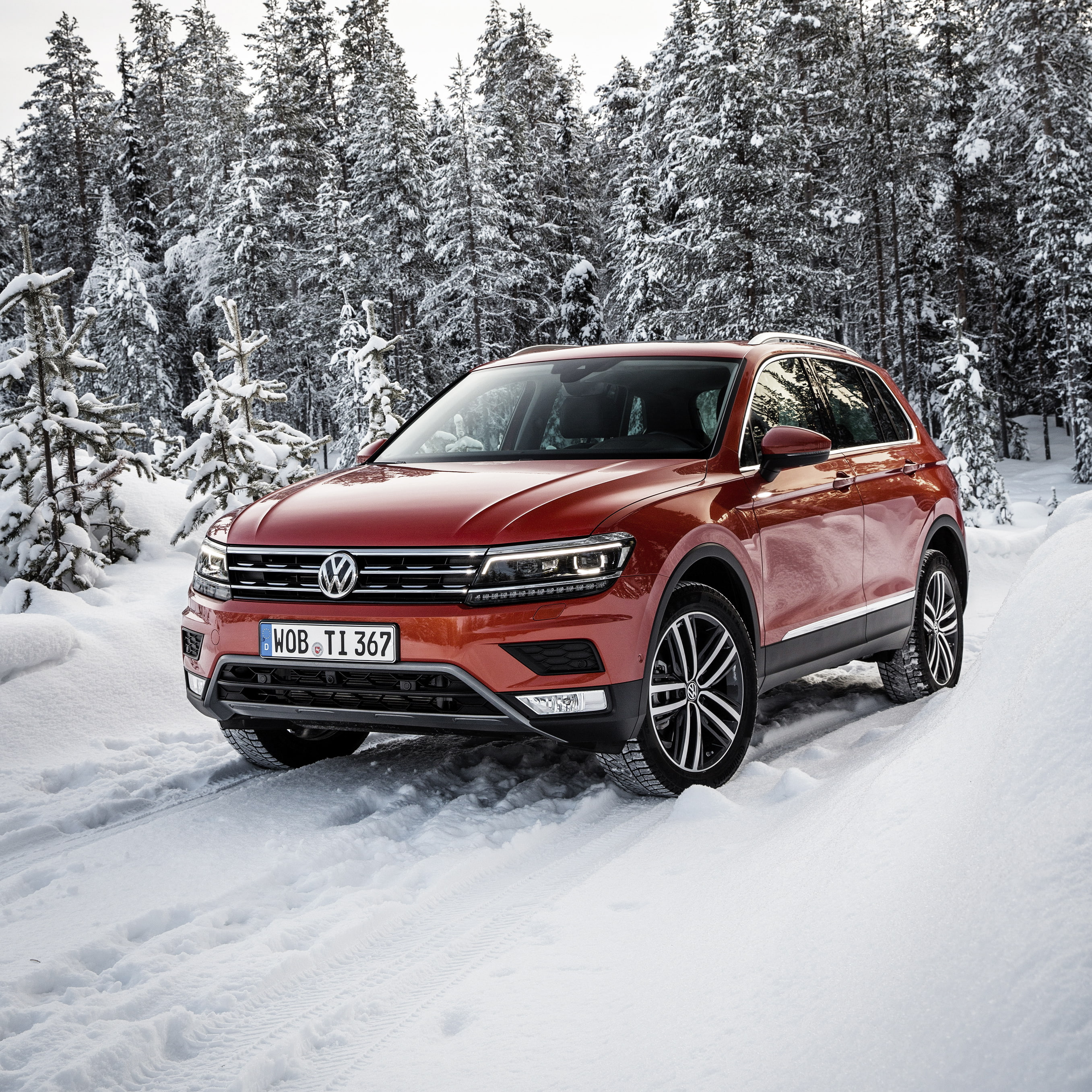 mode of transportation, wheel, red, no people, suv, car, snow, extreme weather, land, snowing, cold temperature, blizzard, deep snow, motor vehicle, day, Phone HD Wallpaper