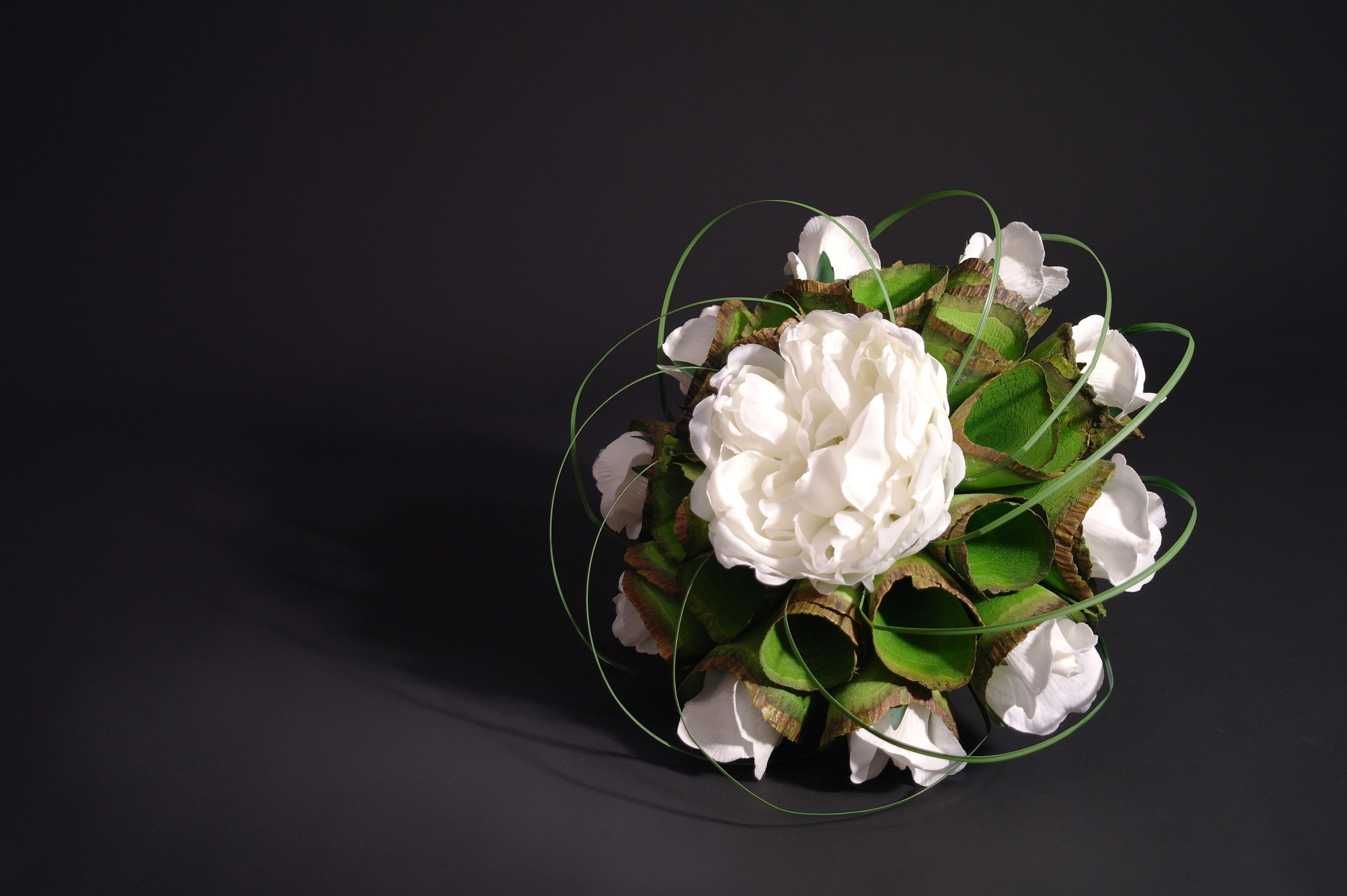 rose - flower, wealth, black background, white, floral, jewelry, flower, bouquet, luxury, white color, elegant, copy space, rose, freshness, studio shot, HD Wallpaper