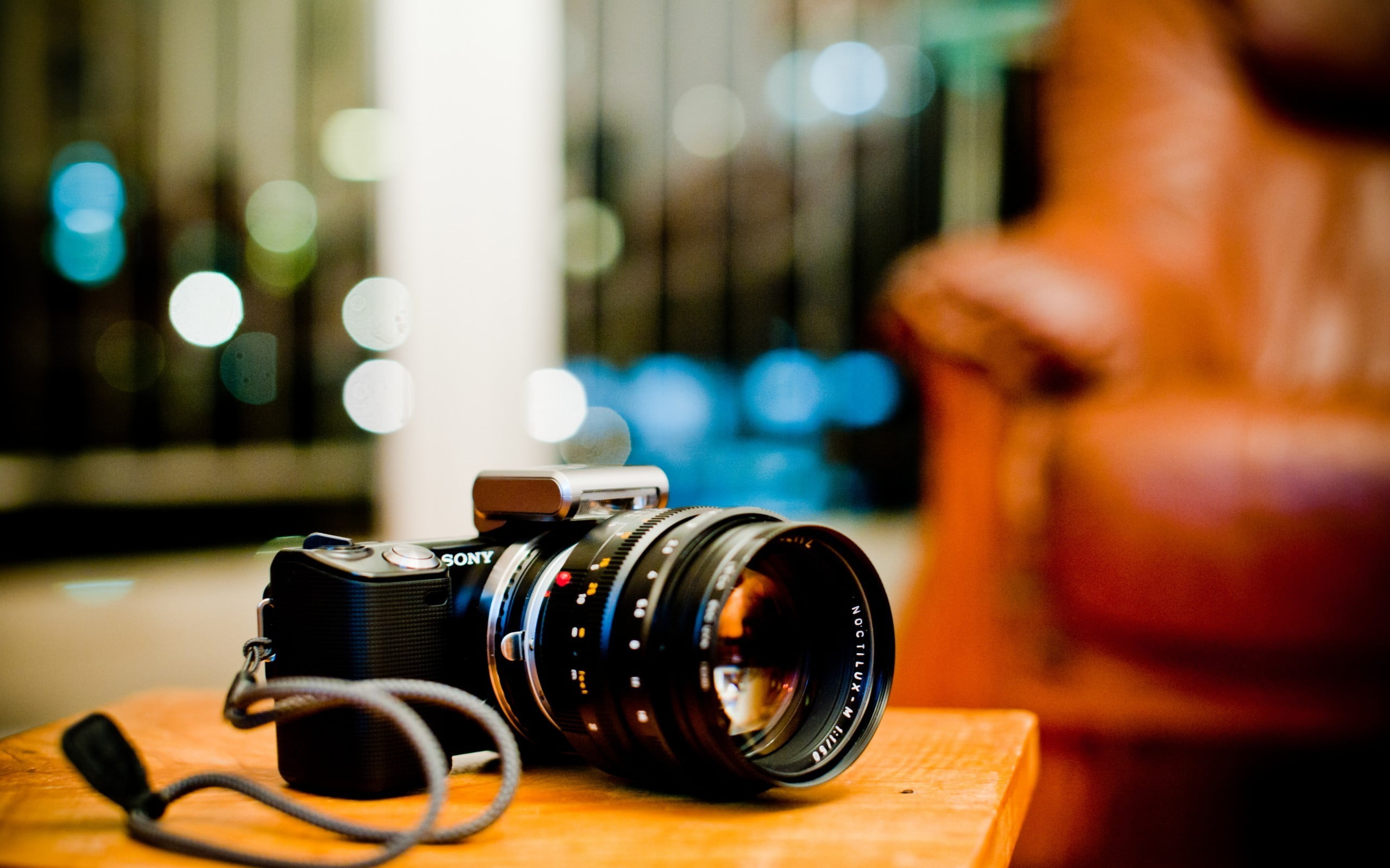 wood - material, focus on foreground, depth of field, no people, photographic equipment, dlsr, camera - photographic equipment, bokeh, table, black, creativity, HD Wallpaper