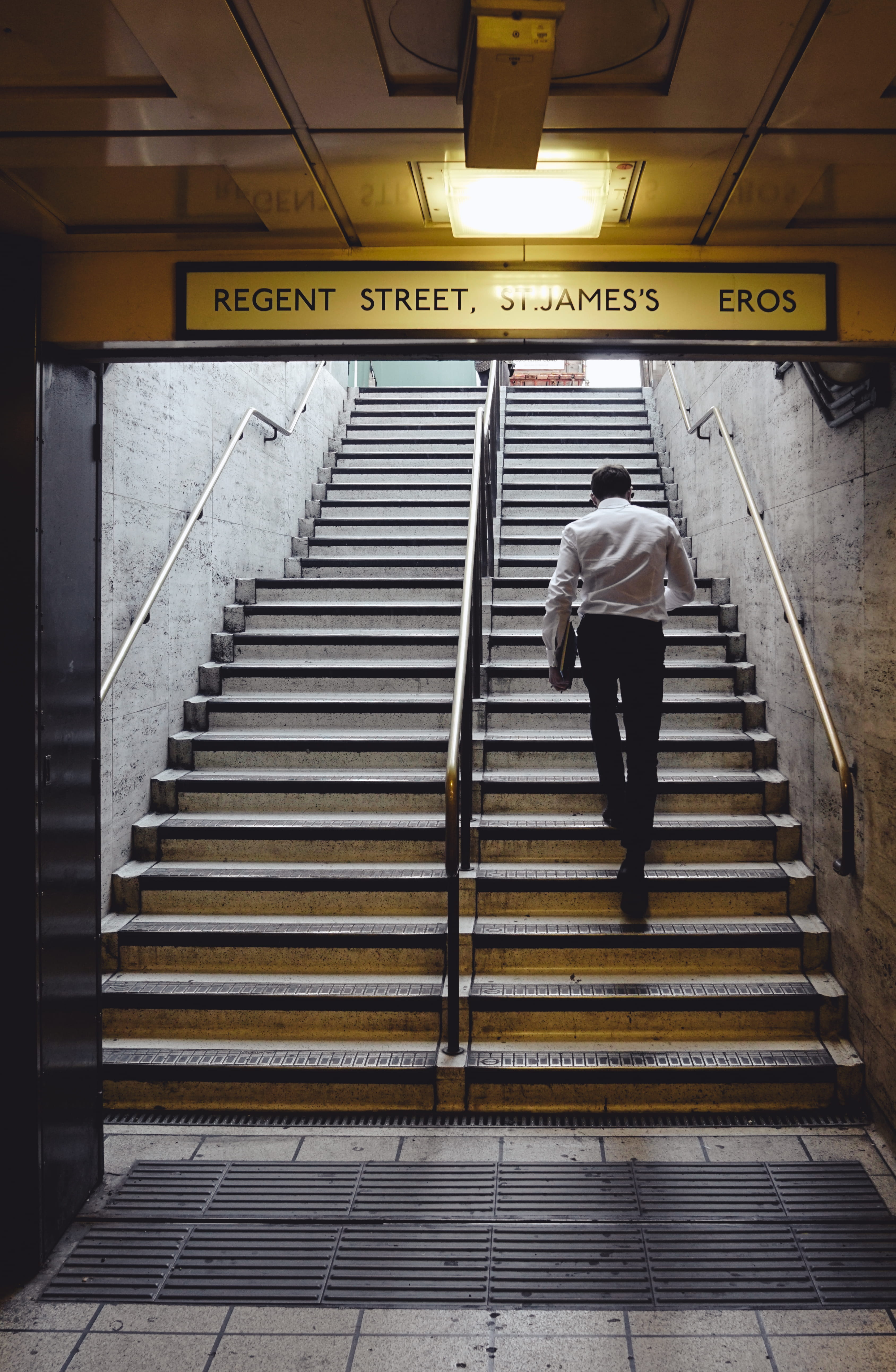 subway, urban Scene, architecture, rush, corridor, newspaper, transportation, metro, people, city Life, subway Platform, meeting, commute, regent street, Phone HD Wallpaper