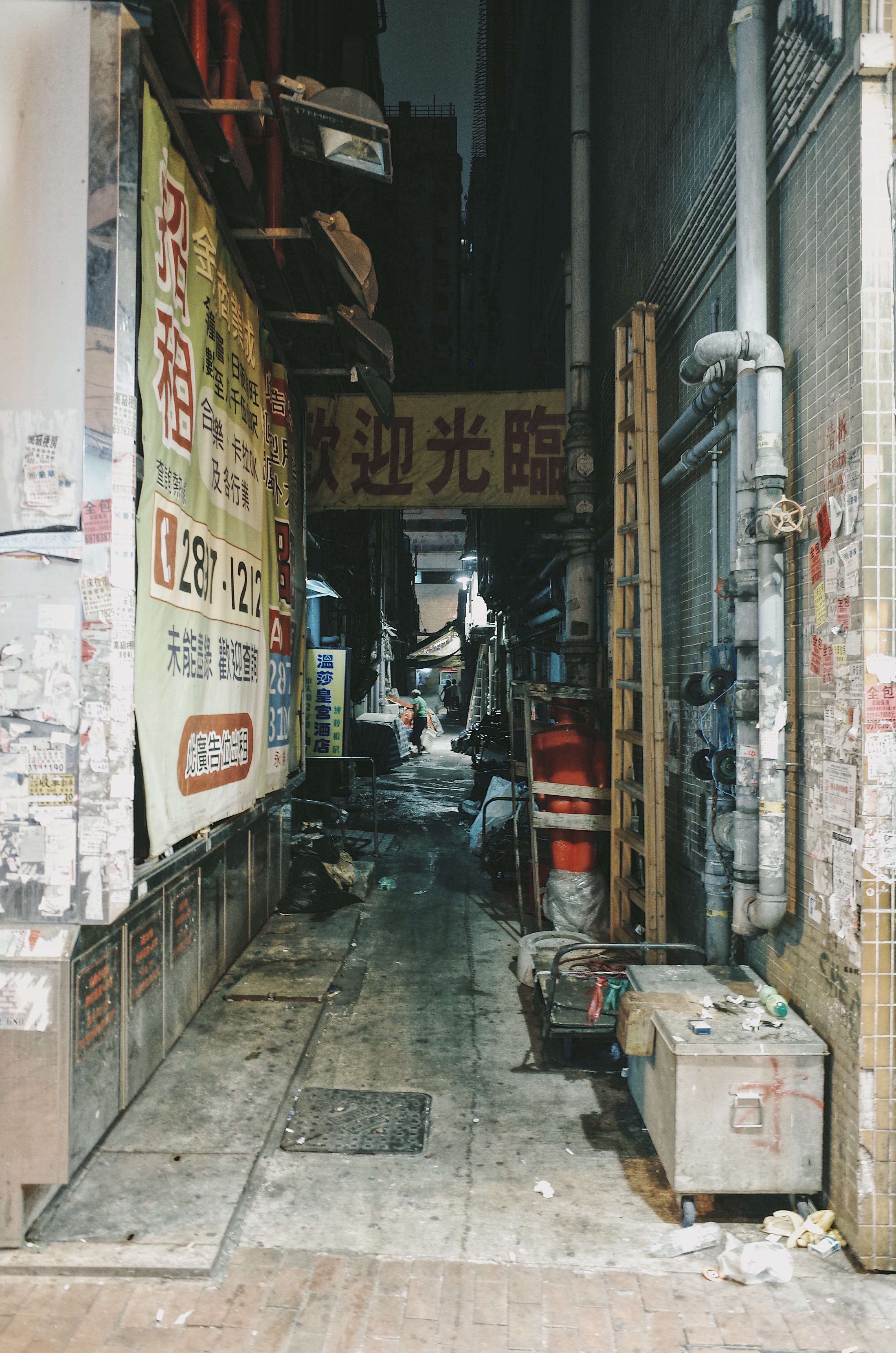 building exterior, street, night, building, graffiti, non-western script, nightscape, business, footpath, city, messy, old, dirty, script, day, no people, Phone HD Wallpaper