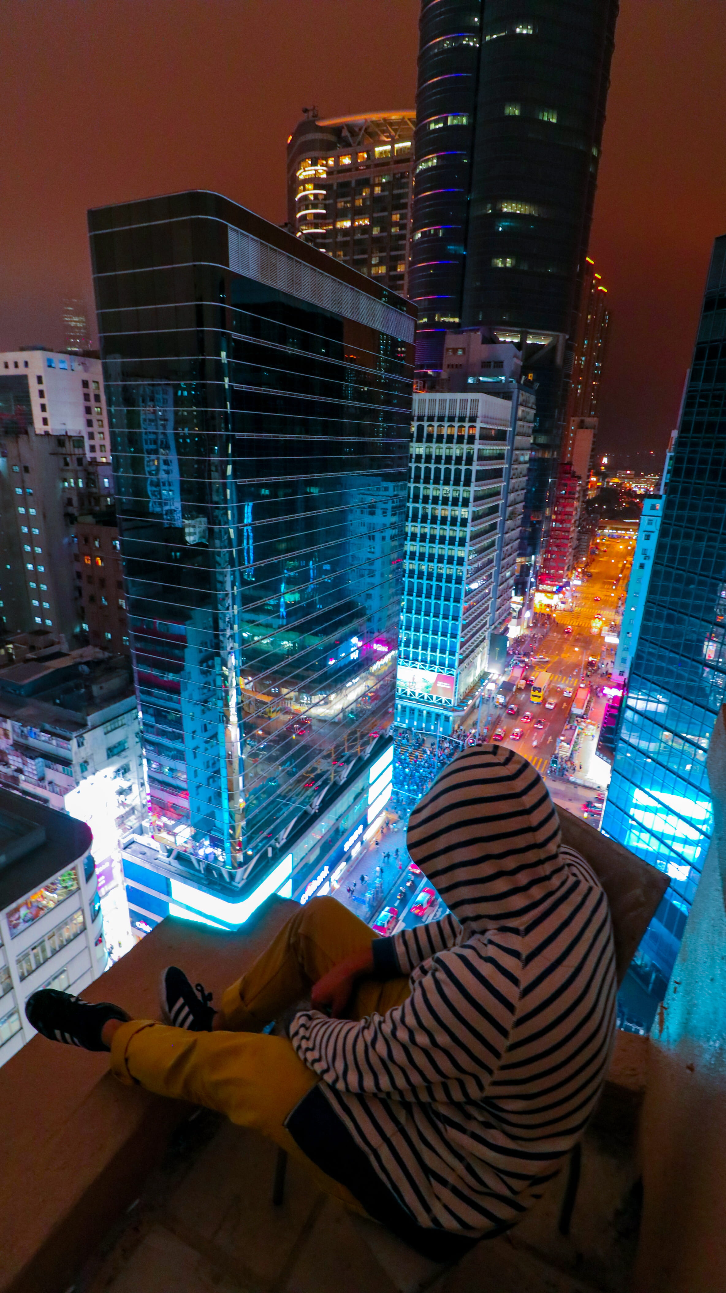 architecture, hongkong, rooftop, building, women, hongkong photography, 4K, adult, lit, city, office, vibe, office building exterior, night, street, lifestyles, Phone HD Wallpaper