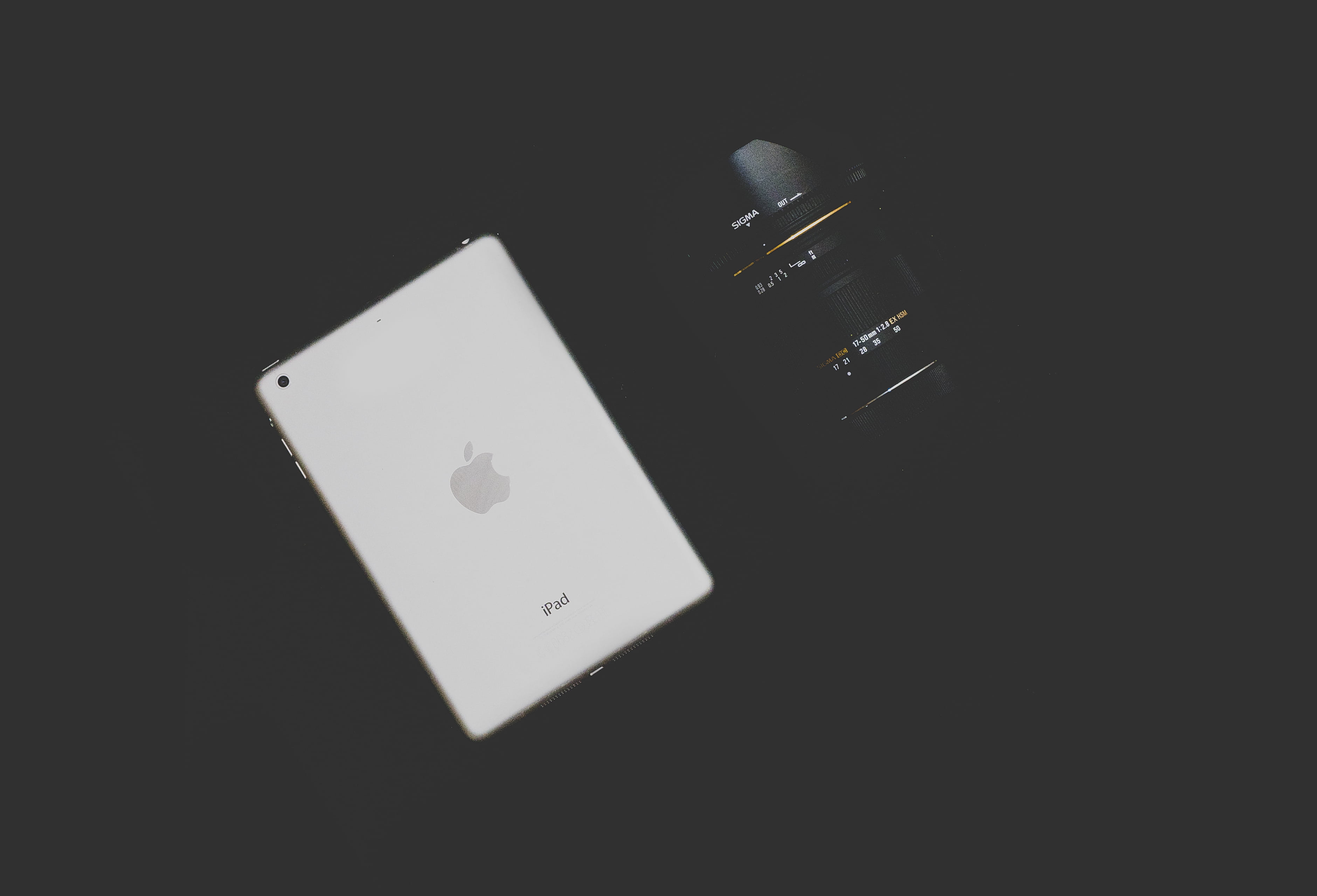 domestic room, white color, tablet, connection, 2K, black color, arts culture and entertainment, cards, dslr, copy space, single object, camera, day, photography, HD Wallpaper