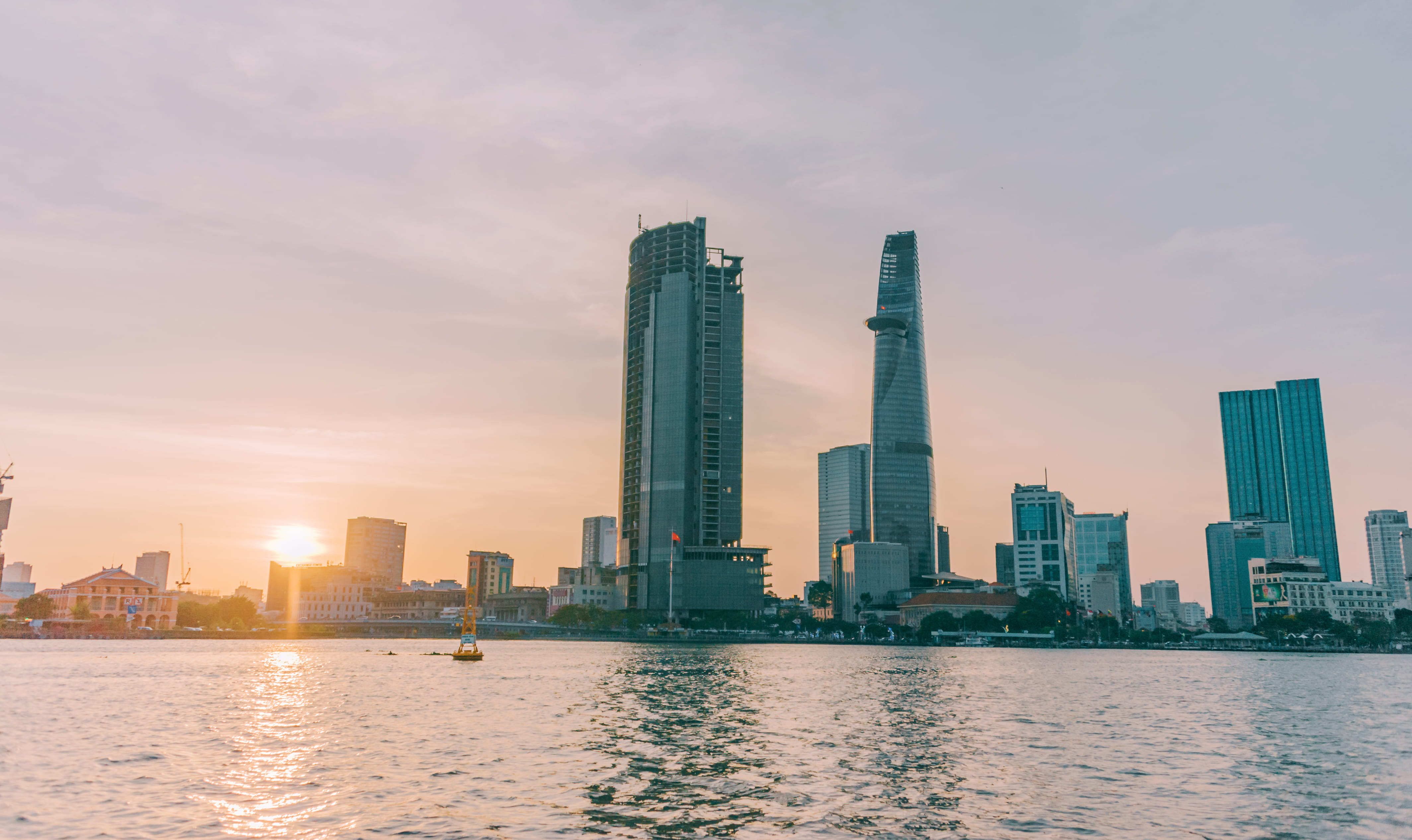waterfront, travel, clouds, near, sea, 4K, white, landscape, skyscrapers, no people, downtown, building exterior, contemporary, tall - high, urban skyline, HD Wallpaper