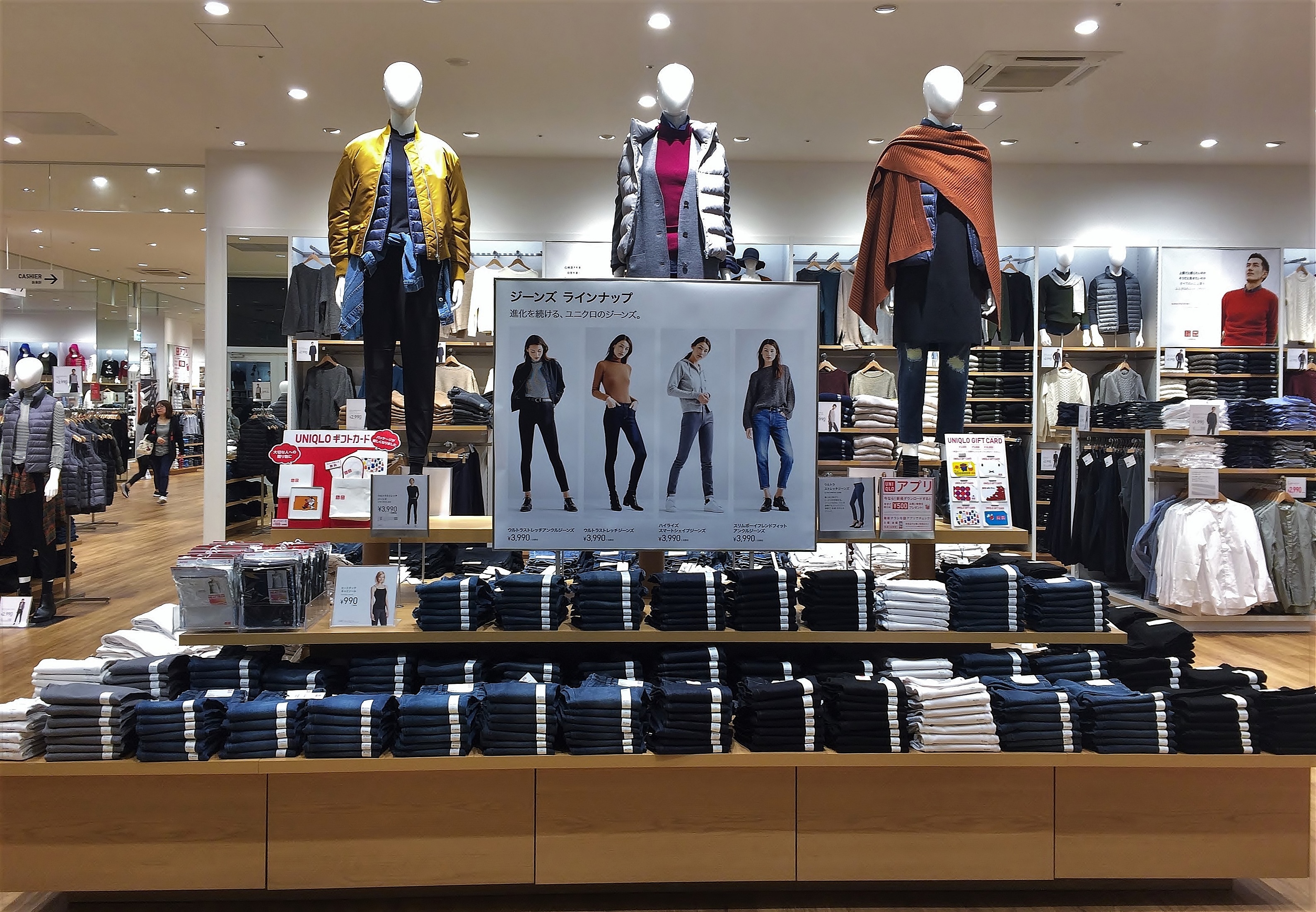 illuminated, retail, retail display, people, consumerism, choice, kanagawa japan, real people, large group of objects, uniqlo, yokosuka, billboard, 2K, HD Wallpaper