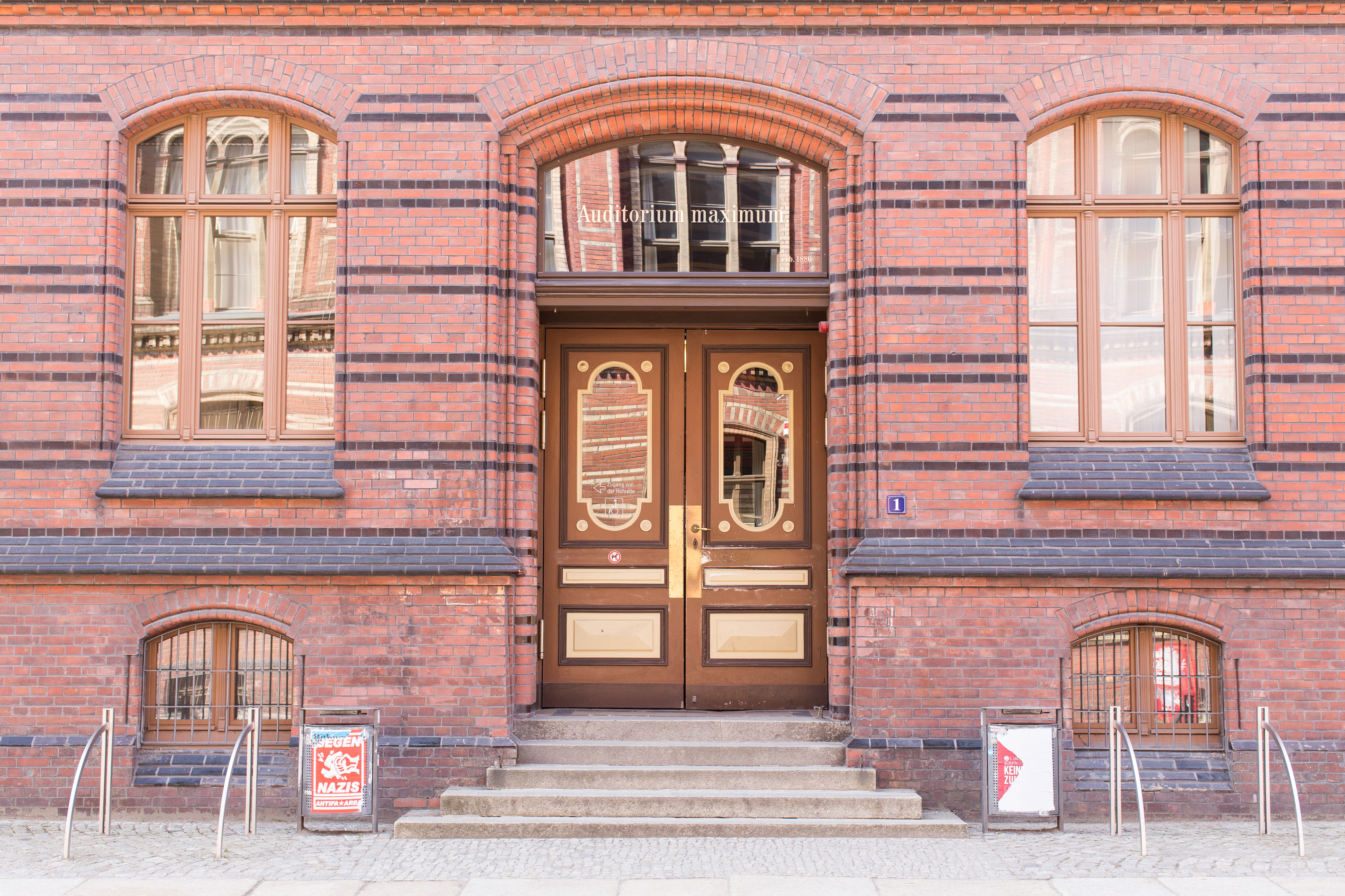 the past, 5K, brown, window, security, sidewalk, built Structure, city, concrete, daytime, building Exterior, building, door, safety, brick, day, old, HD Wallpaper