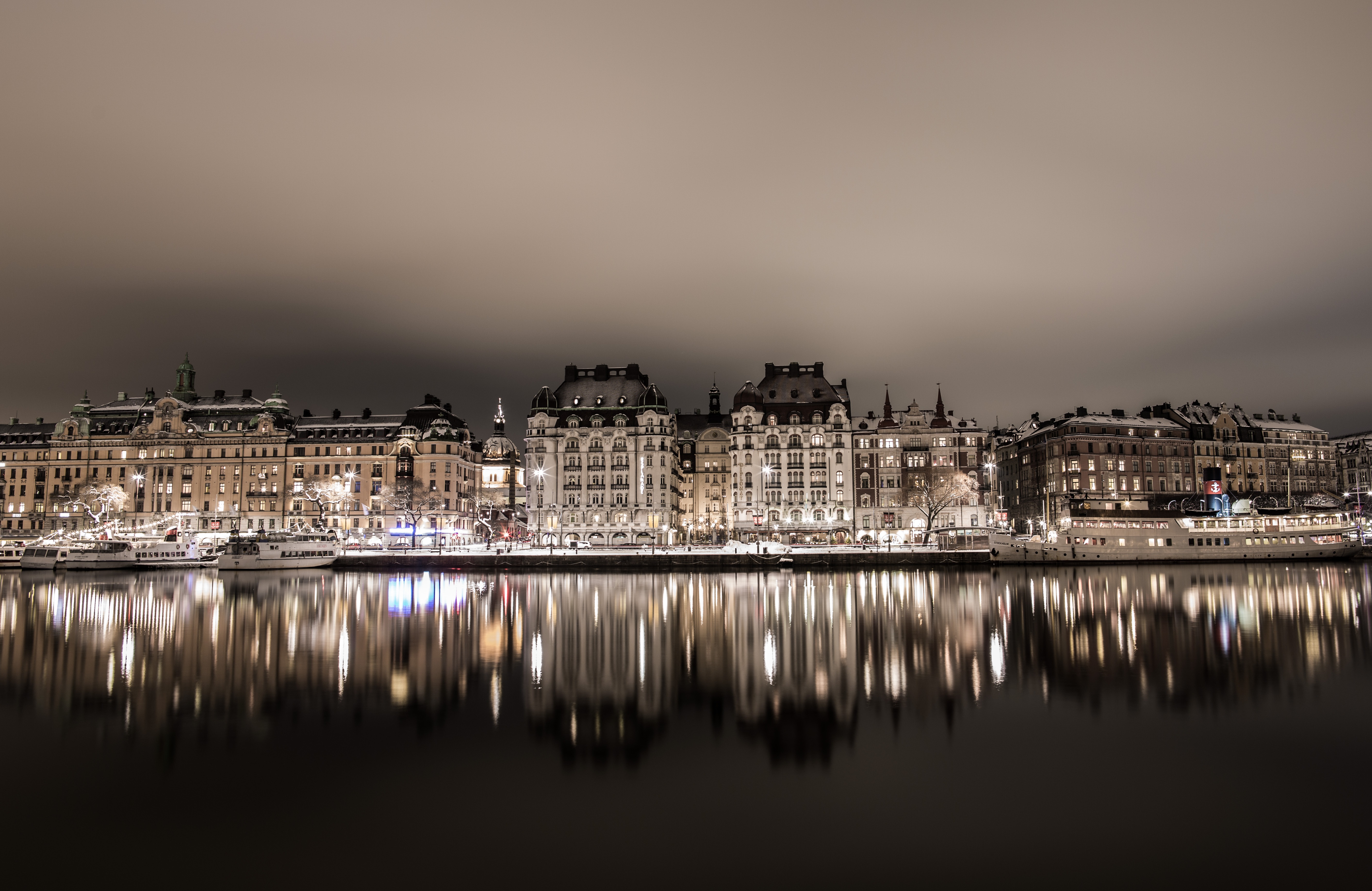 sea, famous Place, skycraper, illuminated, travel destinations, water, house, architecture, building, reflection, no people, still, cloud - sky, sweden, HD Wallpaper