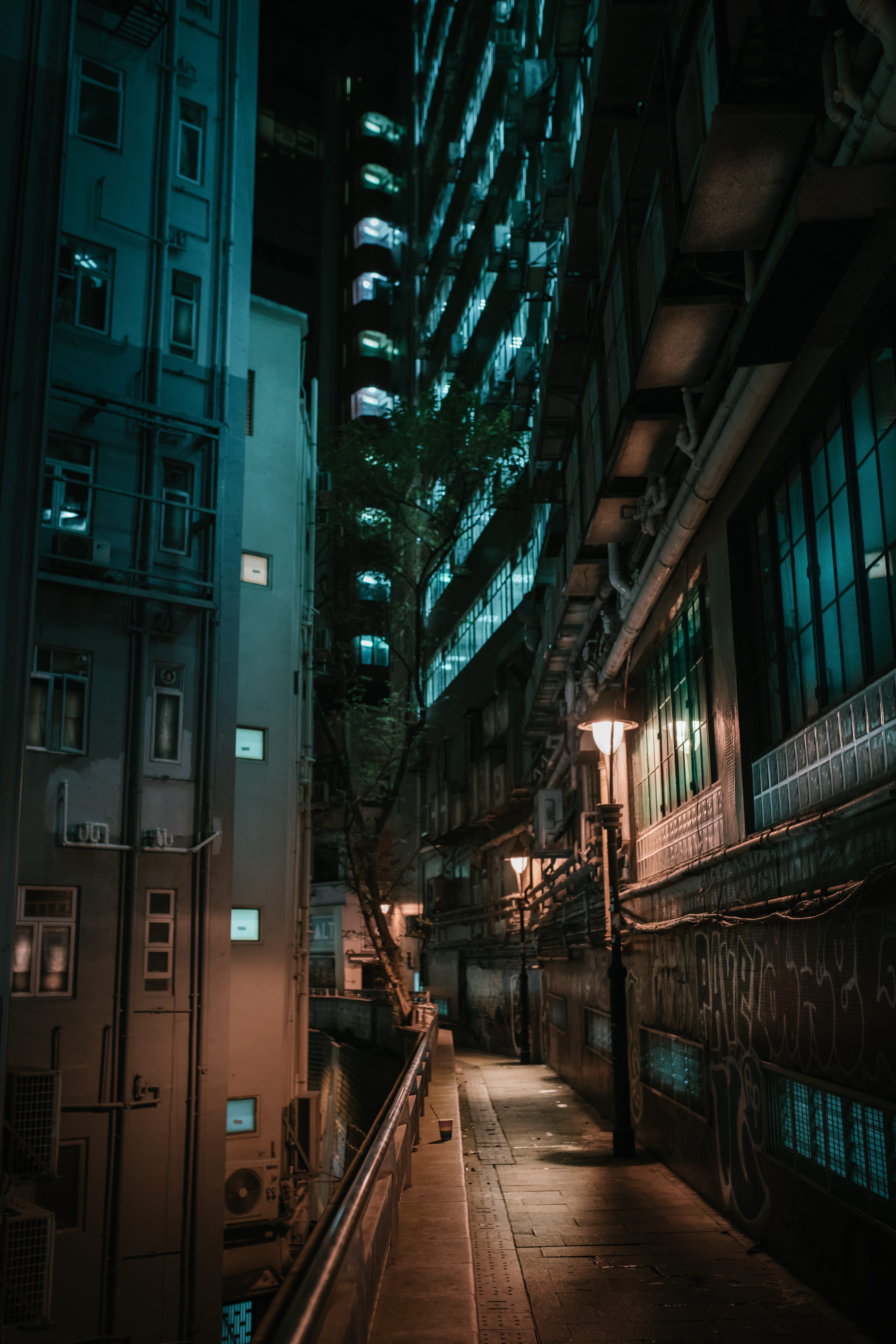 building exterior, track, residential district, blue, outdoors, brown, lamp, mode of transportation, incidental people, transportation, street light, land vehicle, Phone HD Wallpaper