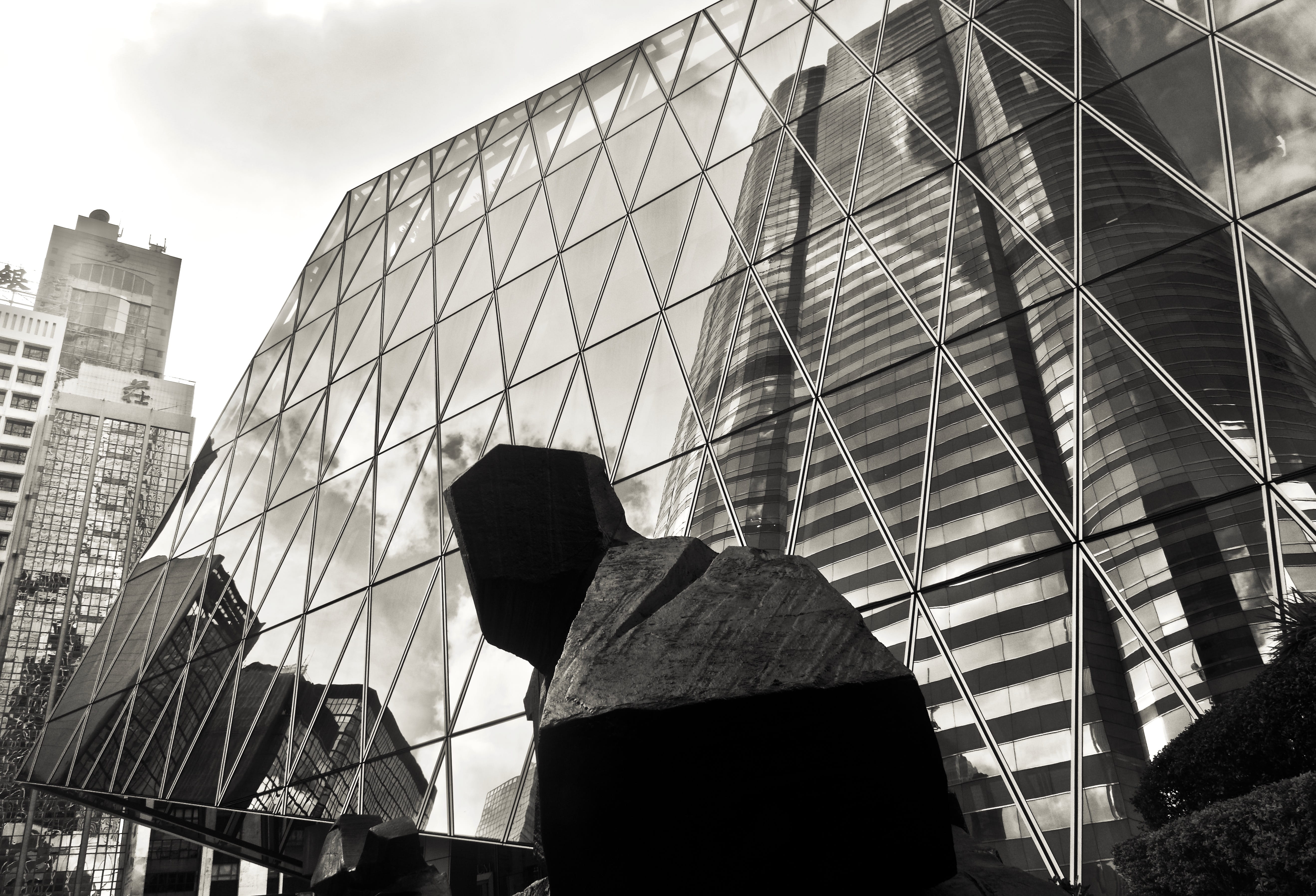 b/w, office building exterior, office, architecture, building, tall - high, travel destinations, built structure, nature, outdoors, low angle view, modern, HD Wallpaper