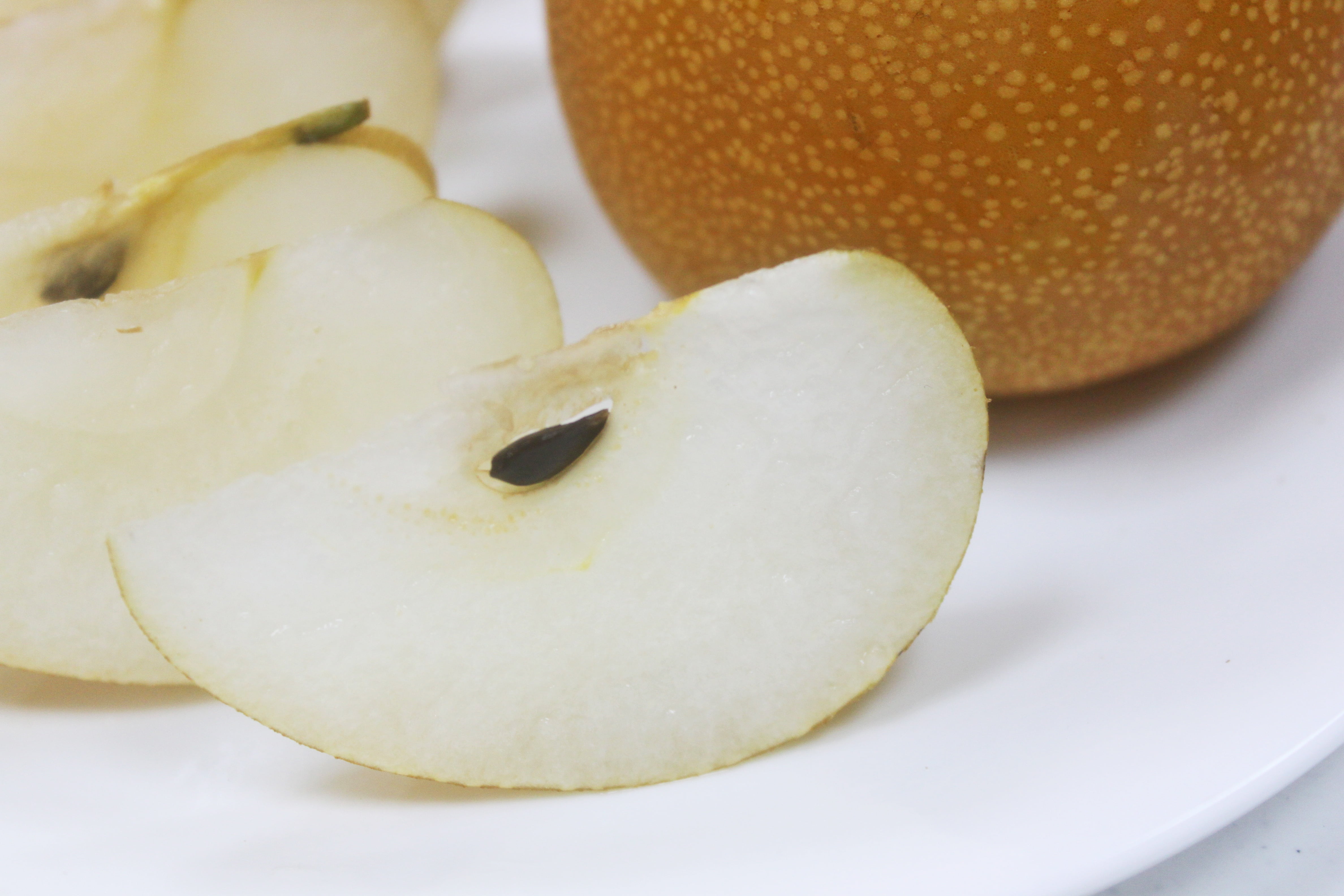 slice, freshness, close-up, wellbeing, still life, asian food, 4K, hsbc pear, group of objects, indoors, no people, fruit, focus on foreground, medium group of objects, HD Wallpaper