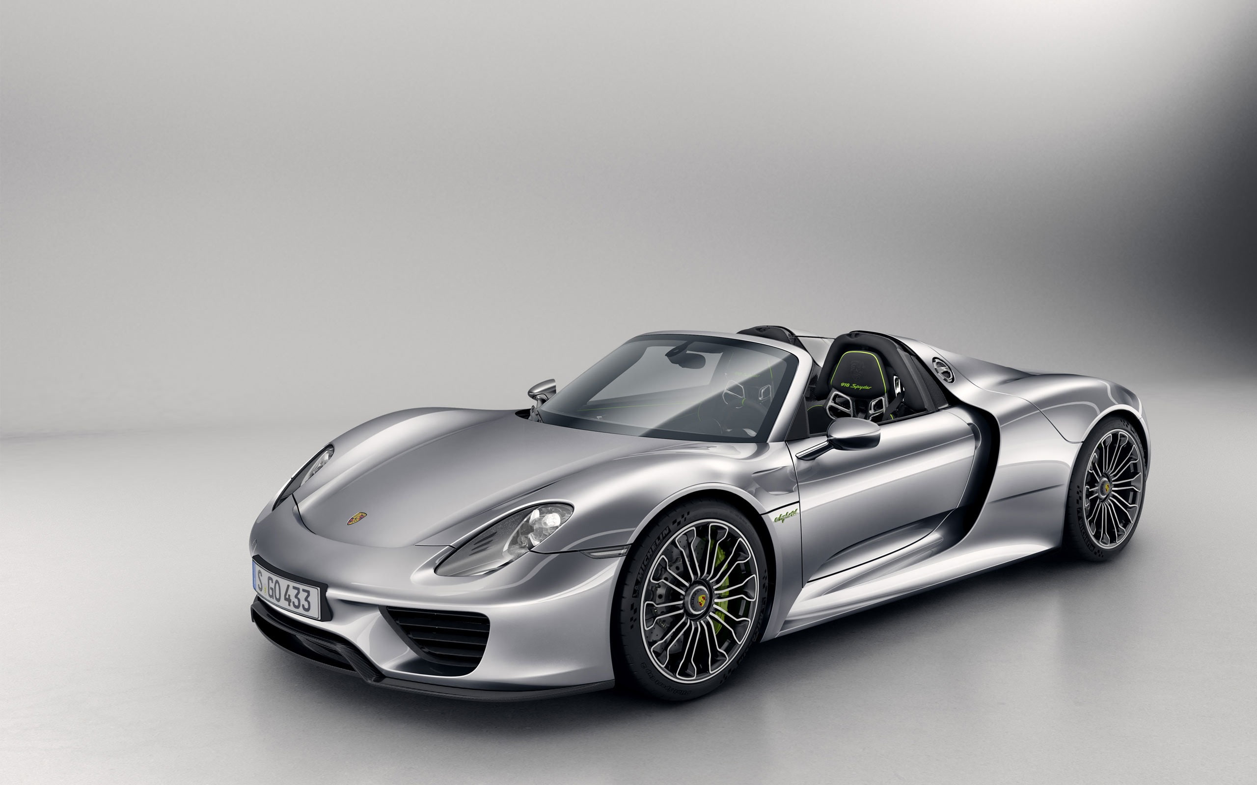 studio shot, spyder, porsche, retro styled, car, wheel, transportation, 2K, mode of transportation, shiny, motor vehicle, silver, land vehicle, HD Wallpaper