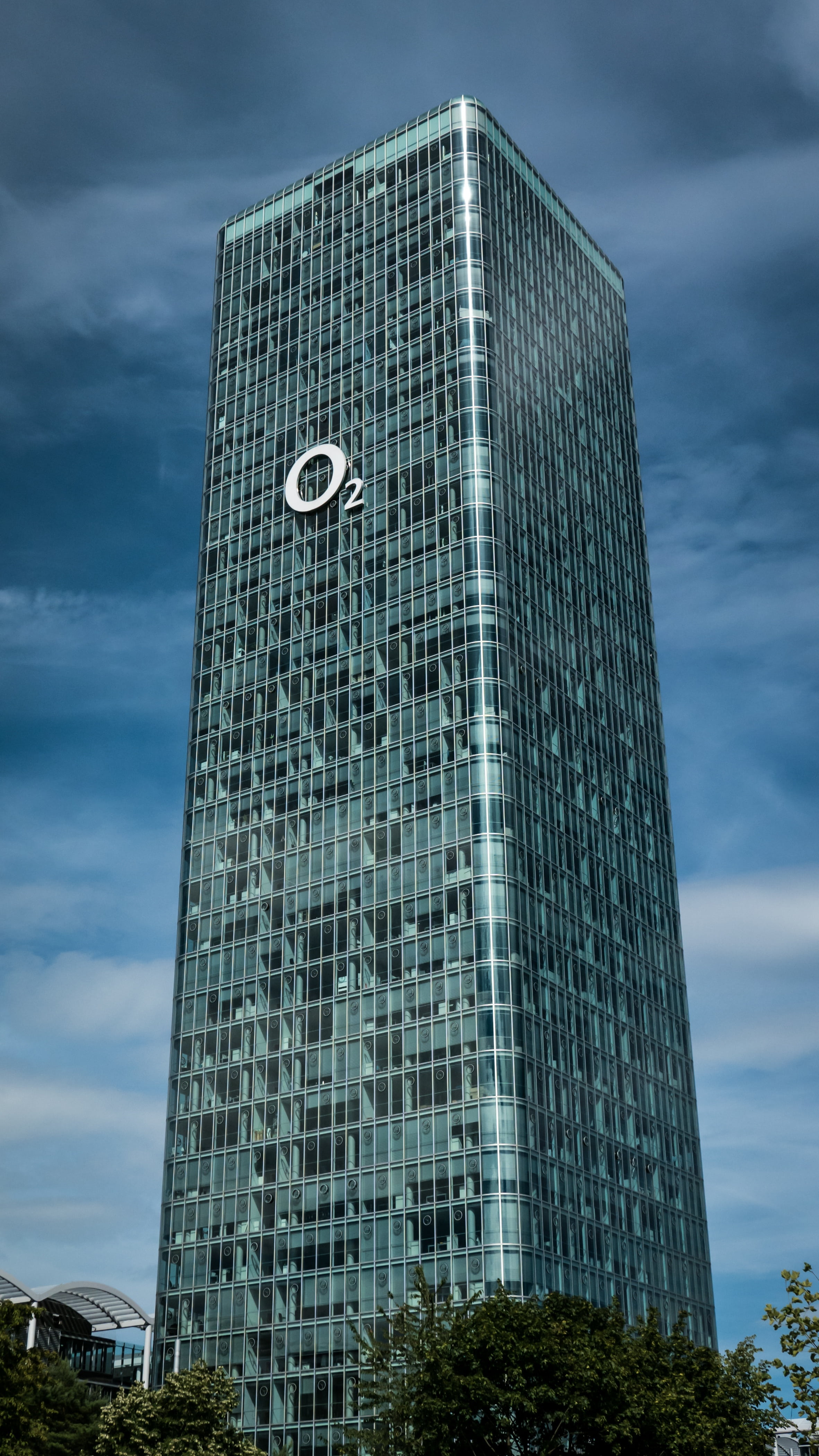 metal, building, financial district, low angle view, glass facade, o2 tower, office building, office building exterior, 4K, modern, tower, no people, building exterior, Phone HD Wallpaper