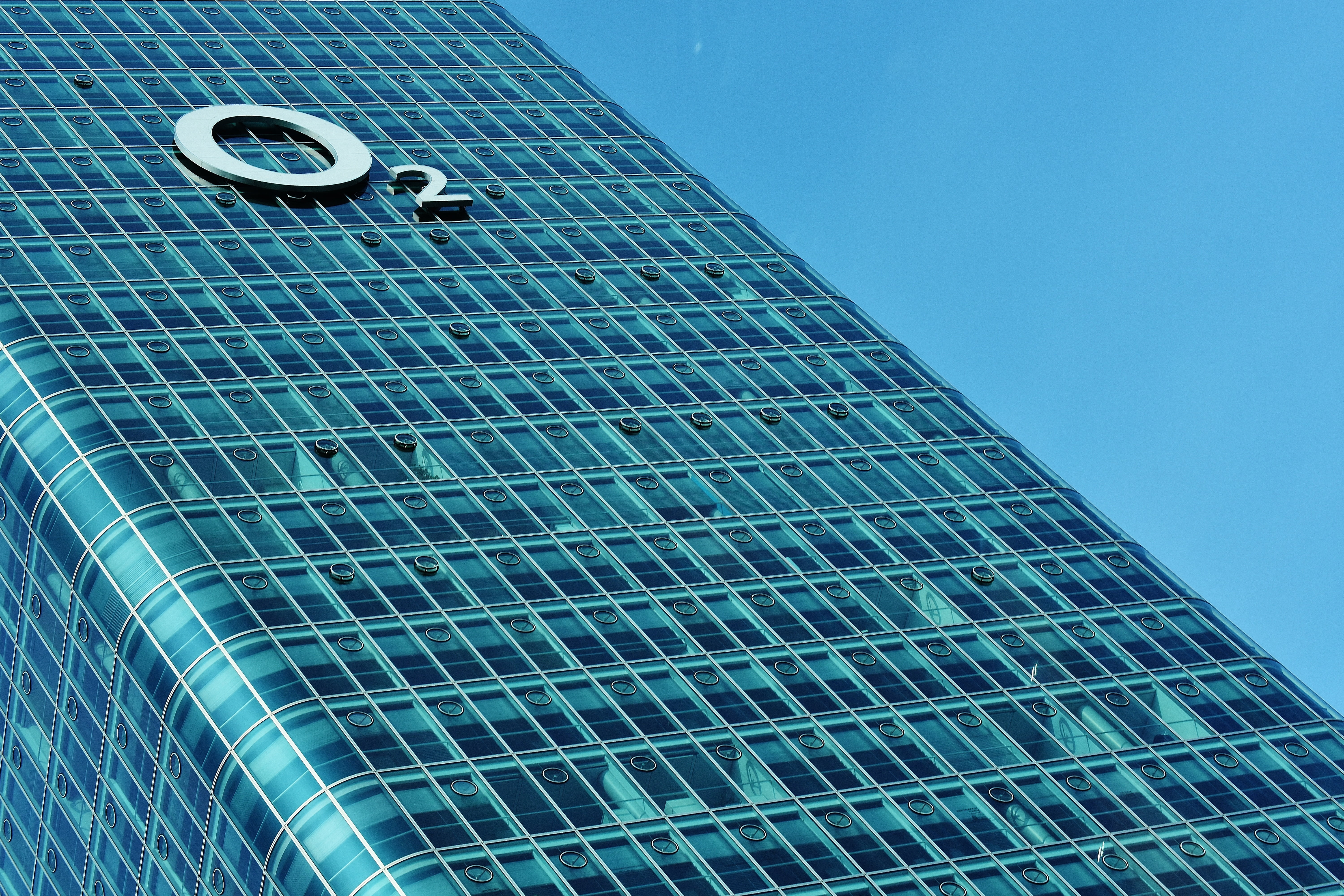 building, skyscraper, o2 tower, square bolt, moosach, day, low angle view, home, o, architecture, window, o2, swimming pool, reflection, building exterior, HD Wallpaper
