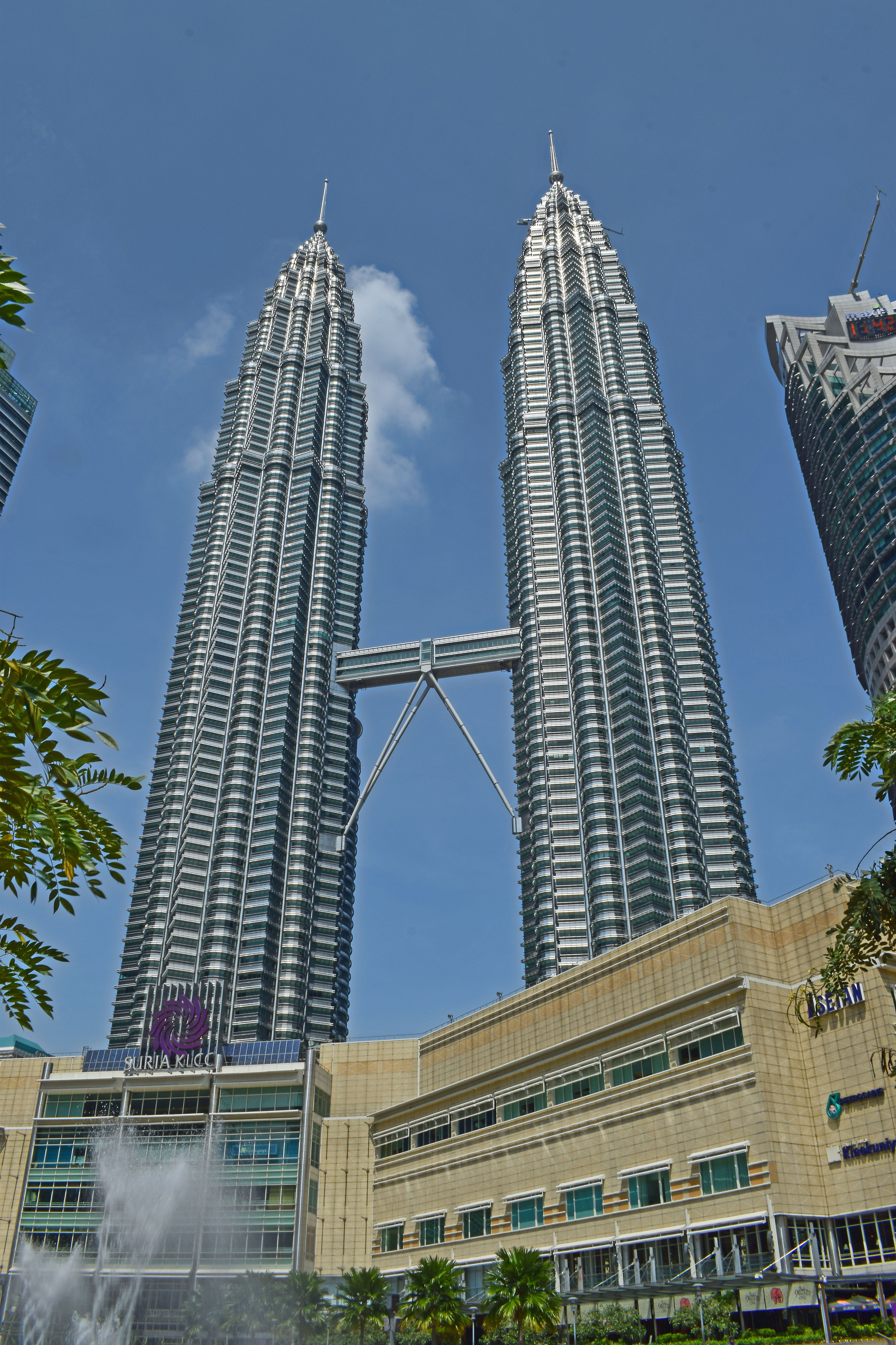 petronas, housing, town, bell tower, city, low angle view, spire, nature, high rise, modern, urban, tower, malaysia, office, condo, travel destinations, Phone HD Wallpaper