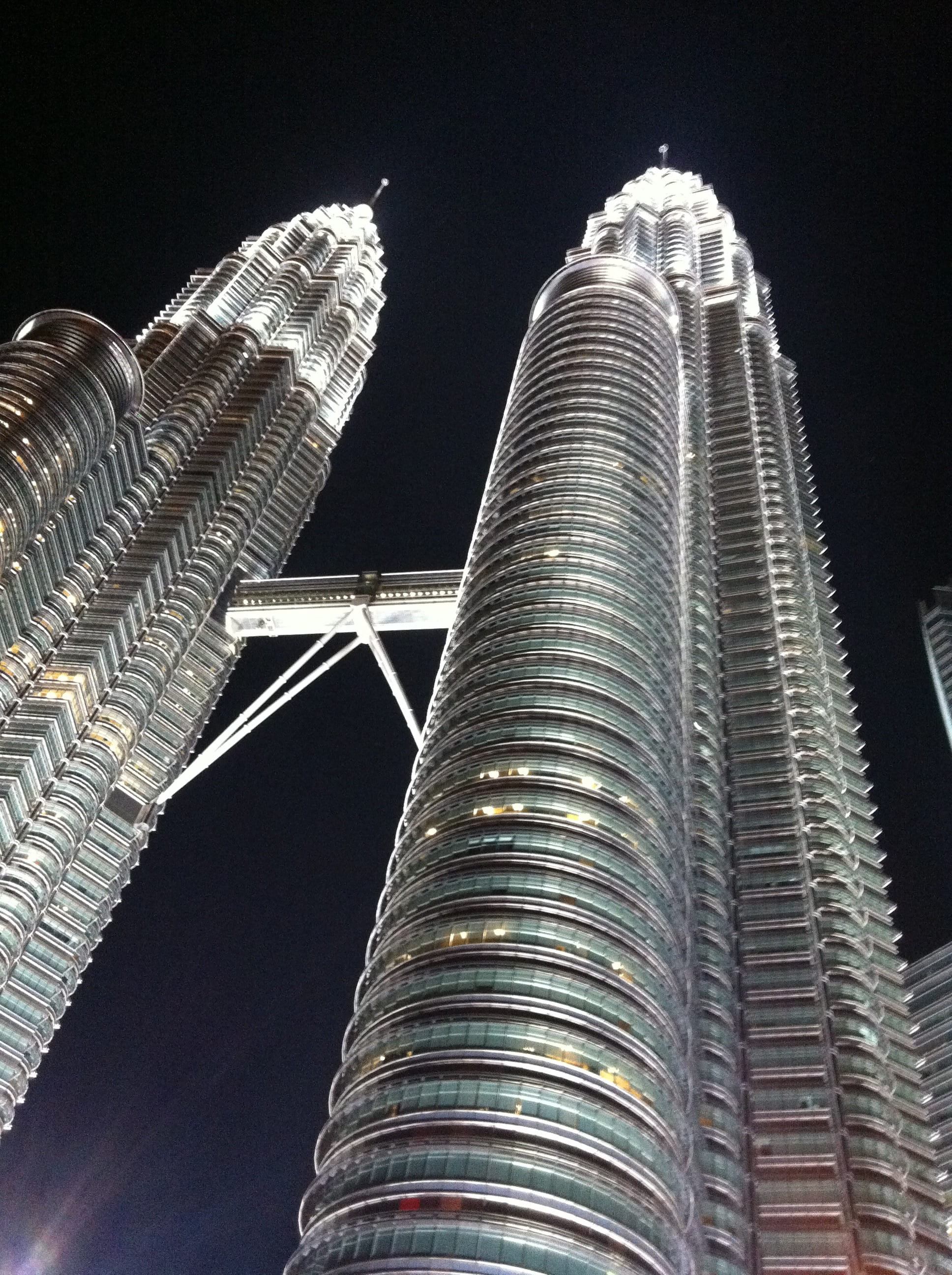 petronas twin tower, skyscraper, tall - high, travel, construction, scenic, engineering, architecture design, office building exterior, city, exterior, Phone HD Wallpaper
