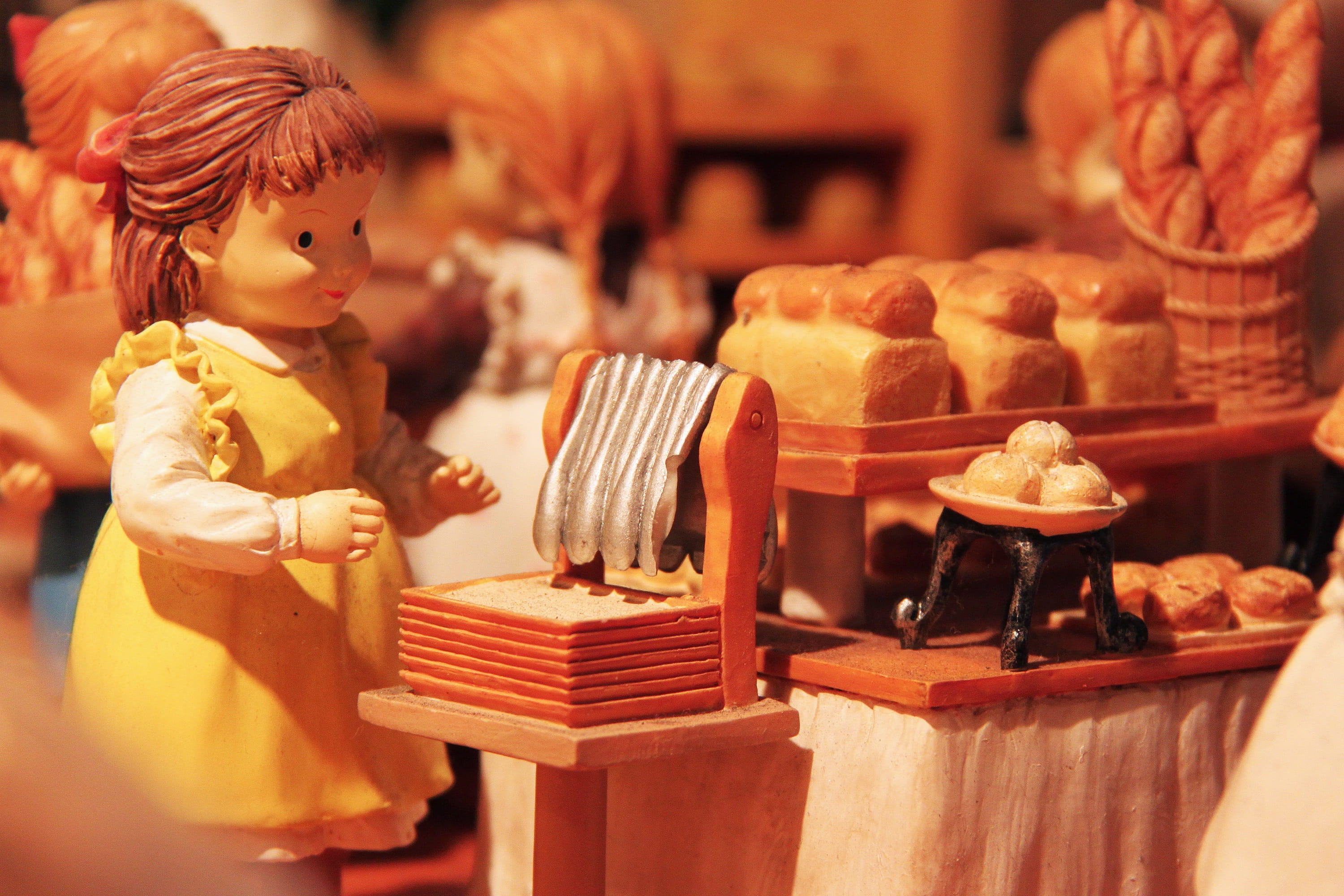 2K, cake, table, city, dessert, osaka, bakery, child, offspring, childhood, sweet, miniature bakery masterpiece, interesting, cute, females, japan, selective focus, HD Wallpaper