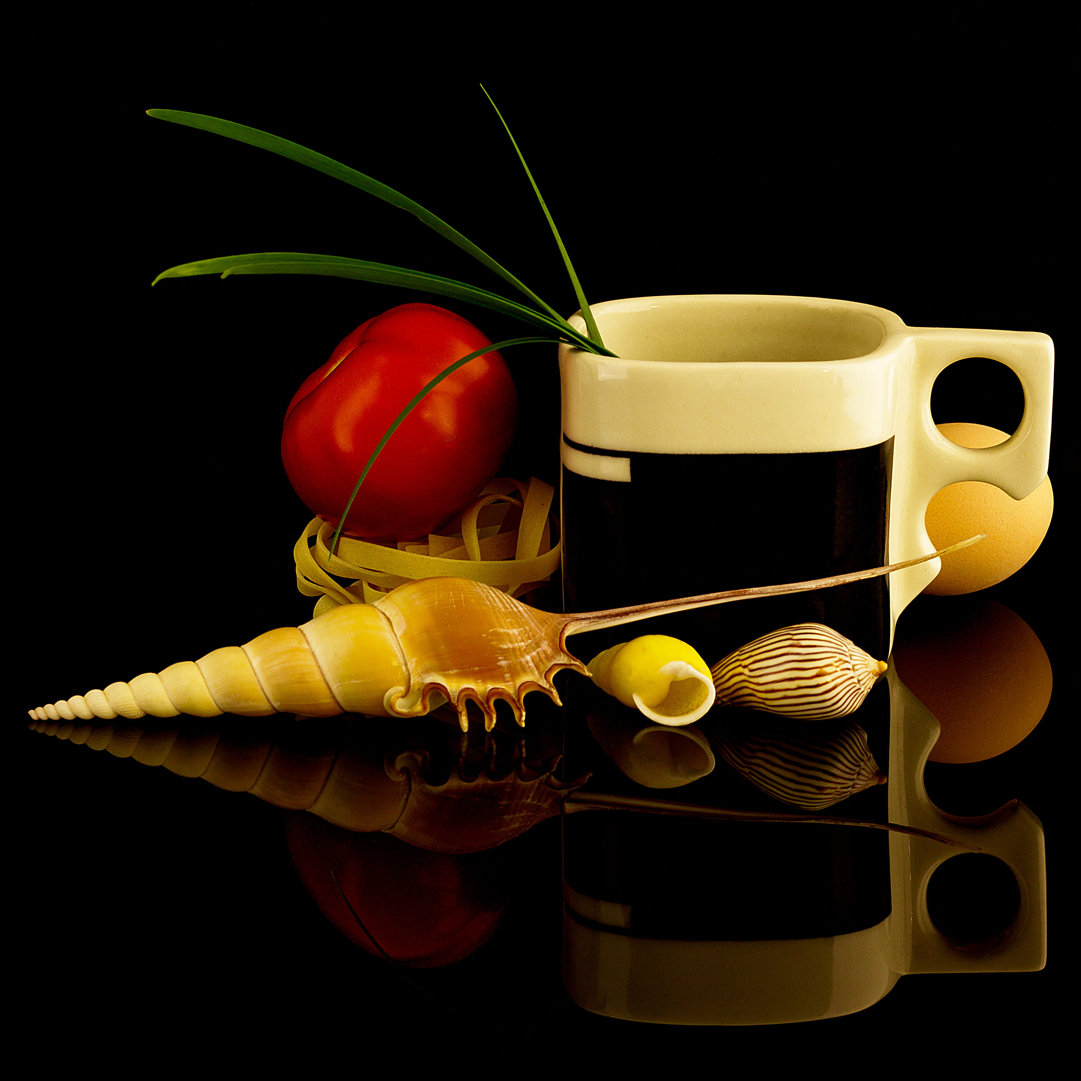 freshness, leaf, still life, clay, seashell, reflection, indoors, mug, table, variation, pepper, black, coffee, egg, food and drink, red, healthcare and medicine, Phone HD Wallpaper