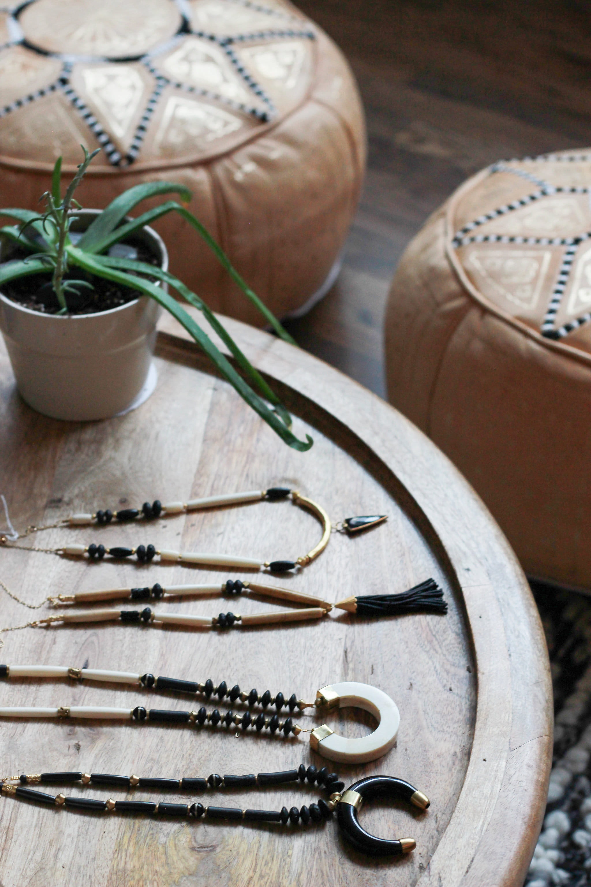 indoors, plant, instrument of time, black, earth tones, talent, brown, watch, equipment, text, african, metal, accuracy, roots, wood - material, clock, Phone HD Wallpaper