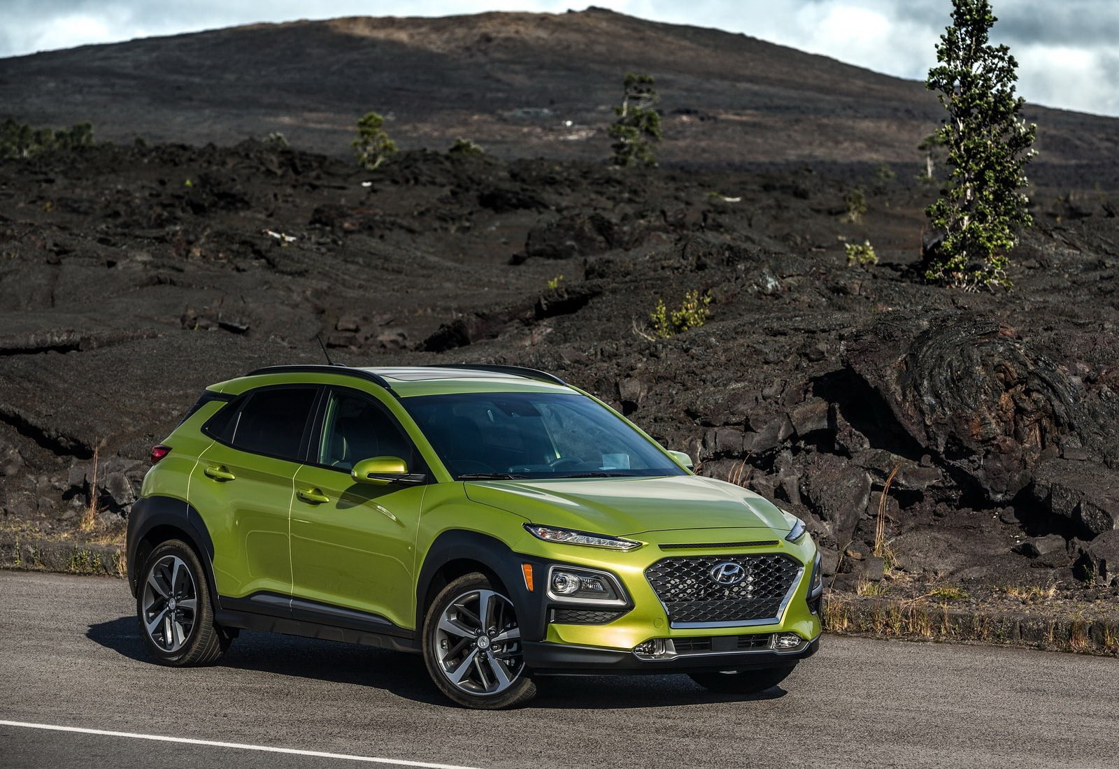 no people, land vehicle, transportation, landscape, stationary, nature, kona, land, hyundai, [us], 720P, (2018), outdoors, focus on foreground, mode of transportation, HD Wallpaper