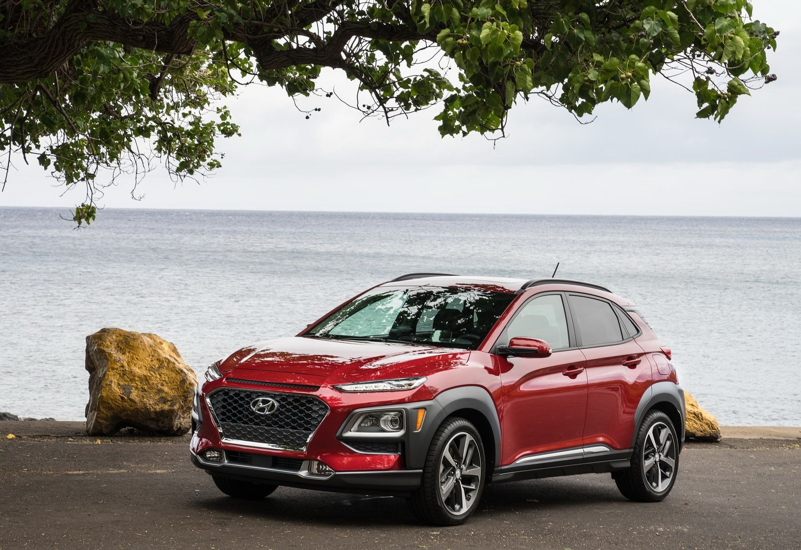 720P, horizon, outdoors, hyundai, [us], kona, no people, red, sea, horizon over water, motor vehicle, scenics - nature, water, car, (2018), sky, plant, HD Wallpaper